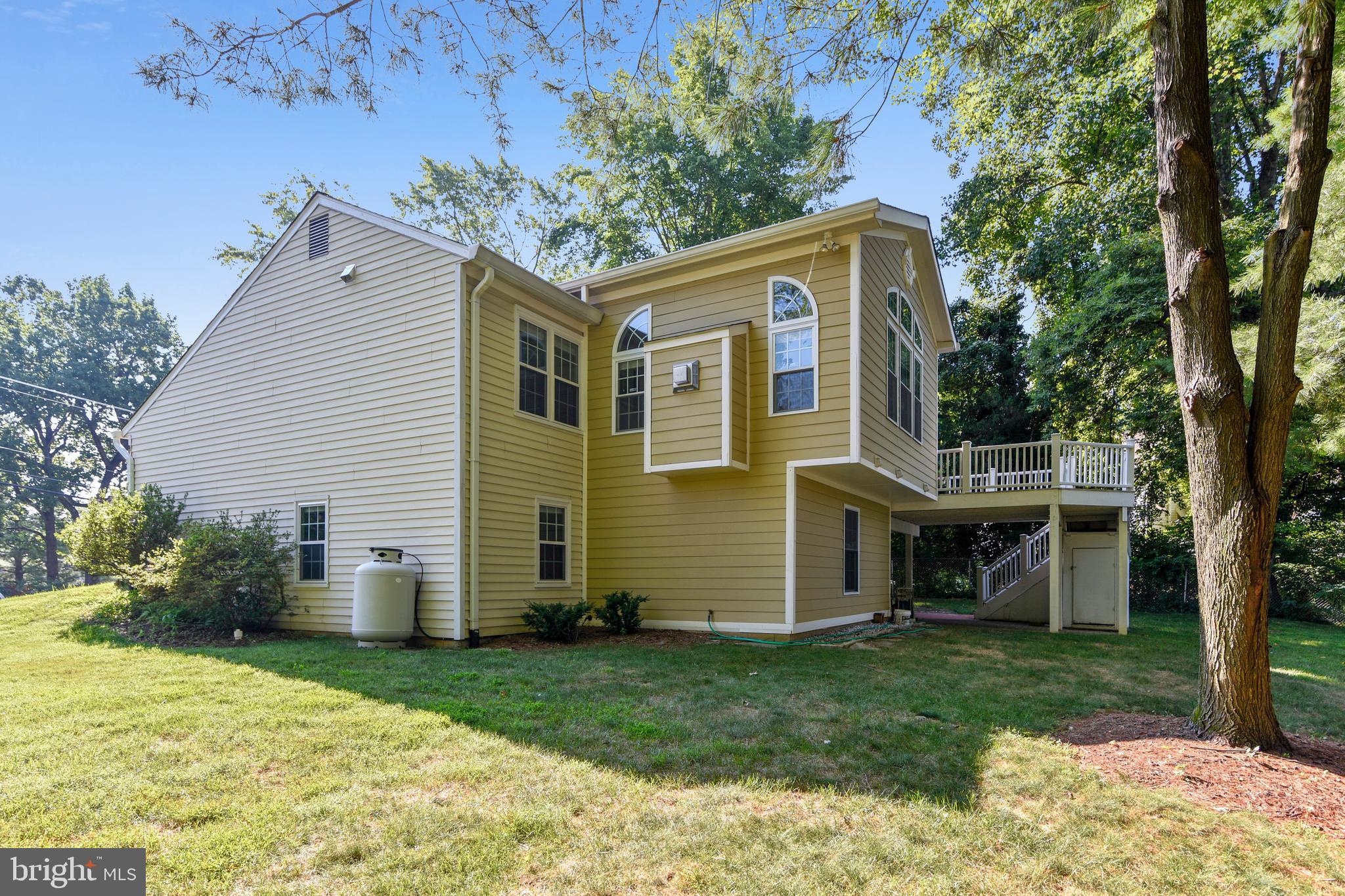 OLD COURTHOUSE WOODS - Residential Lease