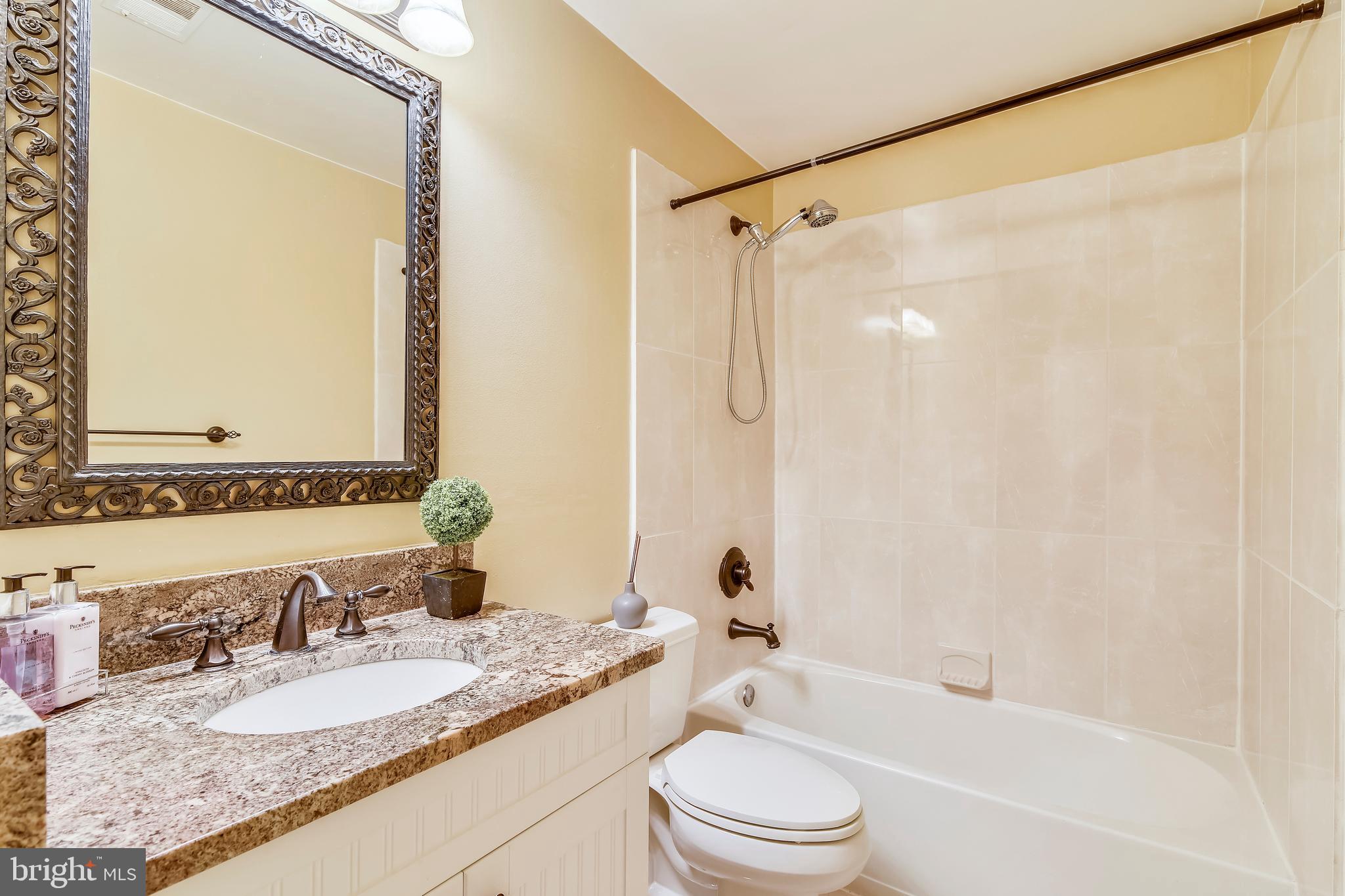 OLD COURTHOUSE WOODS - Residential Lease