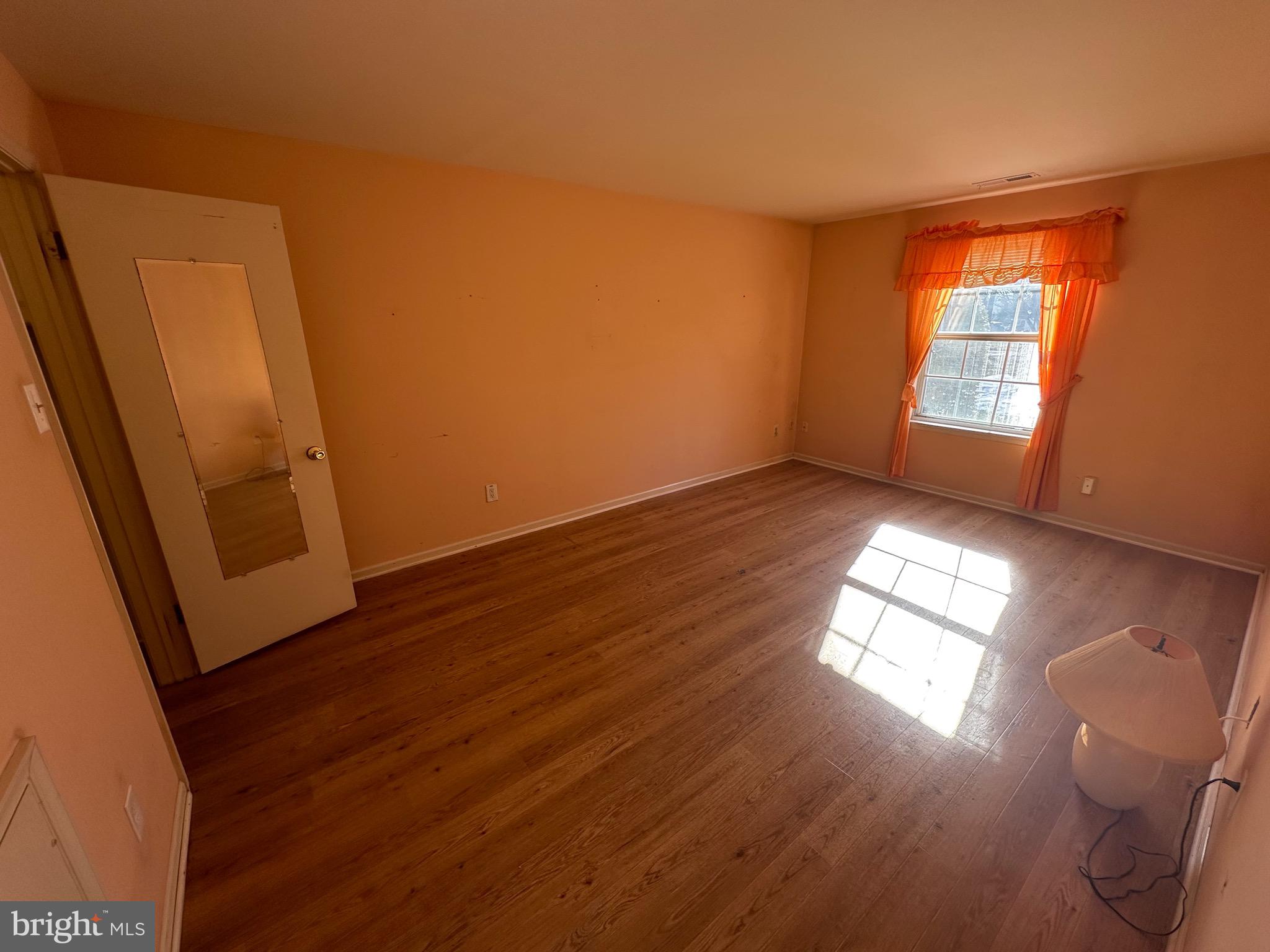 SAW MILL VALLEY - Residential