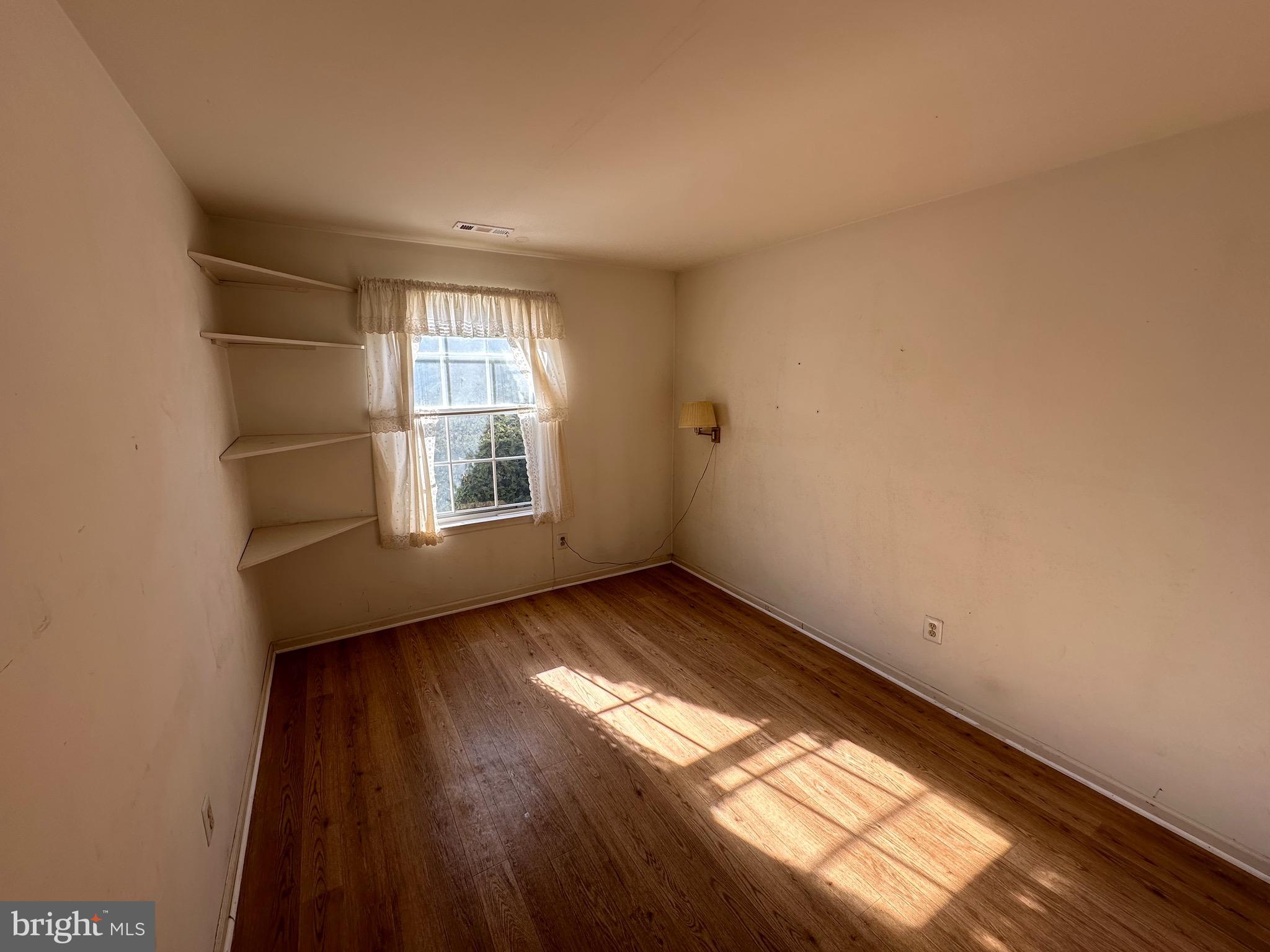 SAW MILL VALLEY - Residential