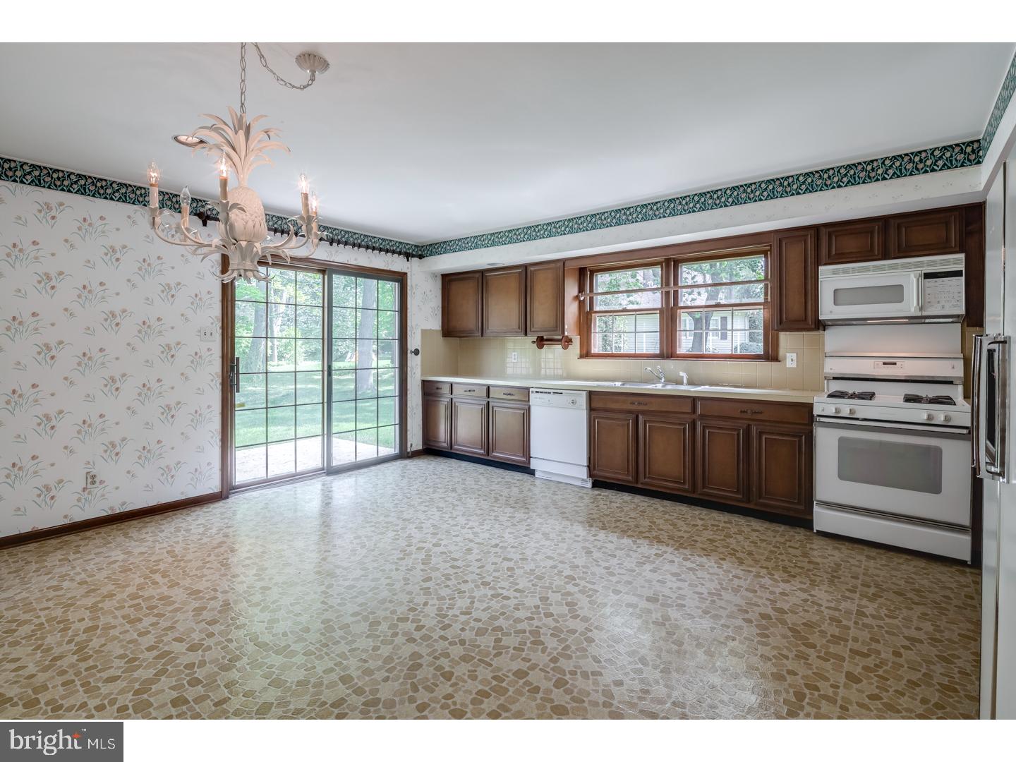 EXECUTIVE ESTATES - Residential