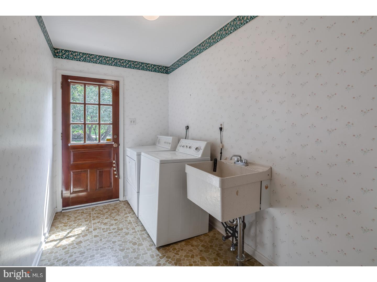 EXECUTIVE ESTATES - Residential