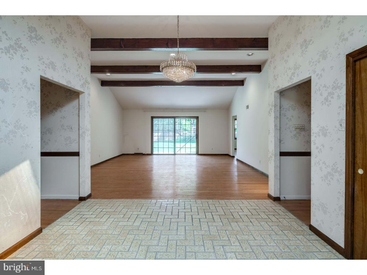 EXECUTIVE ESTATES - Residential