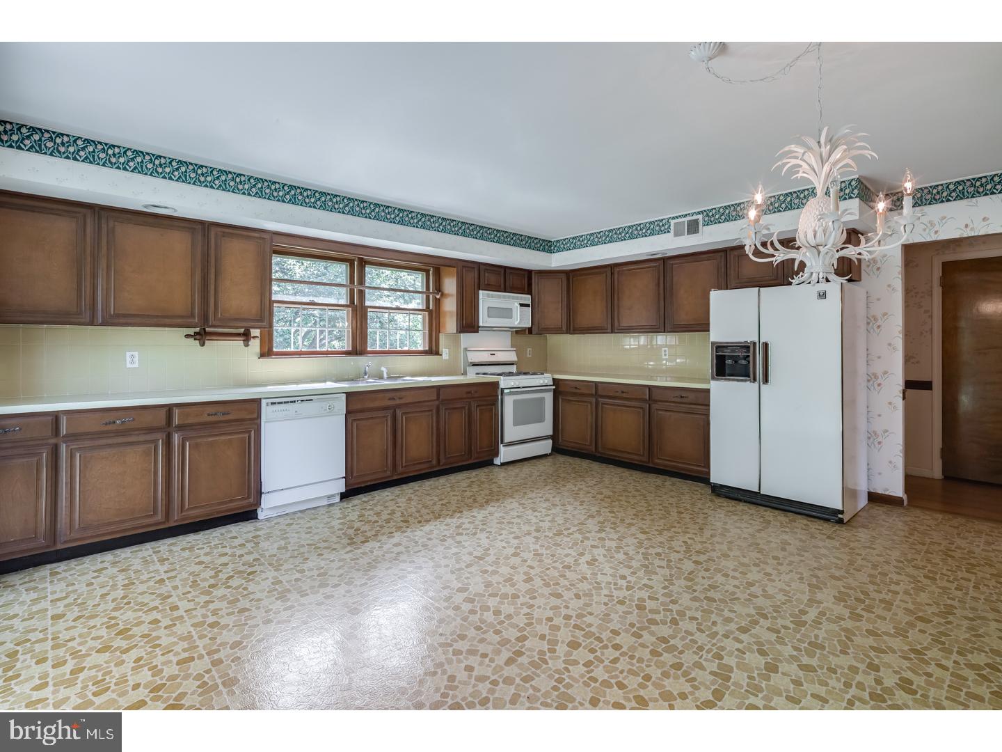 EXECUTIVE ESTATES - Residential