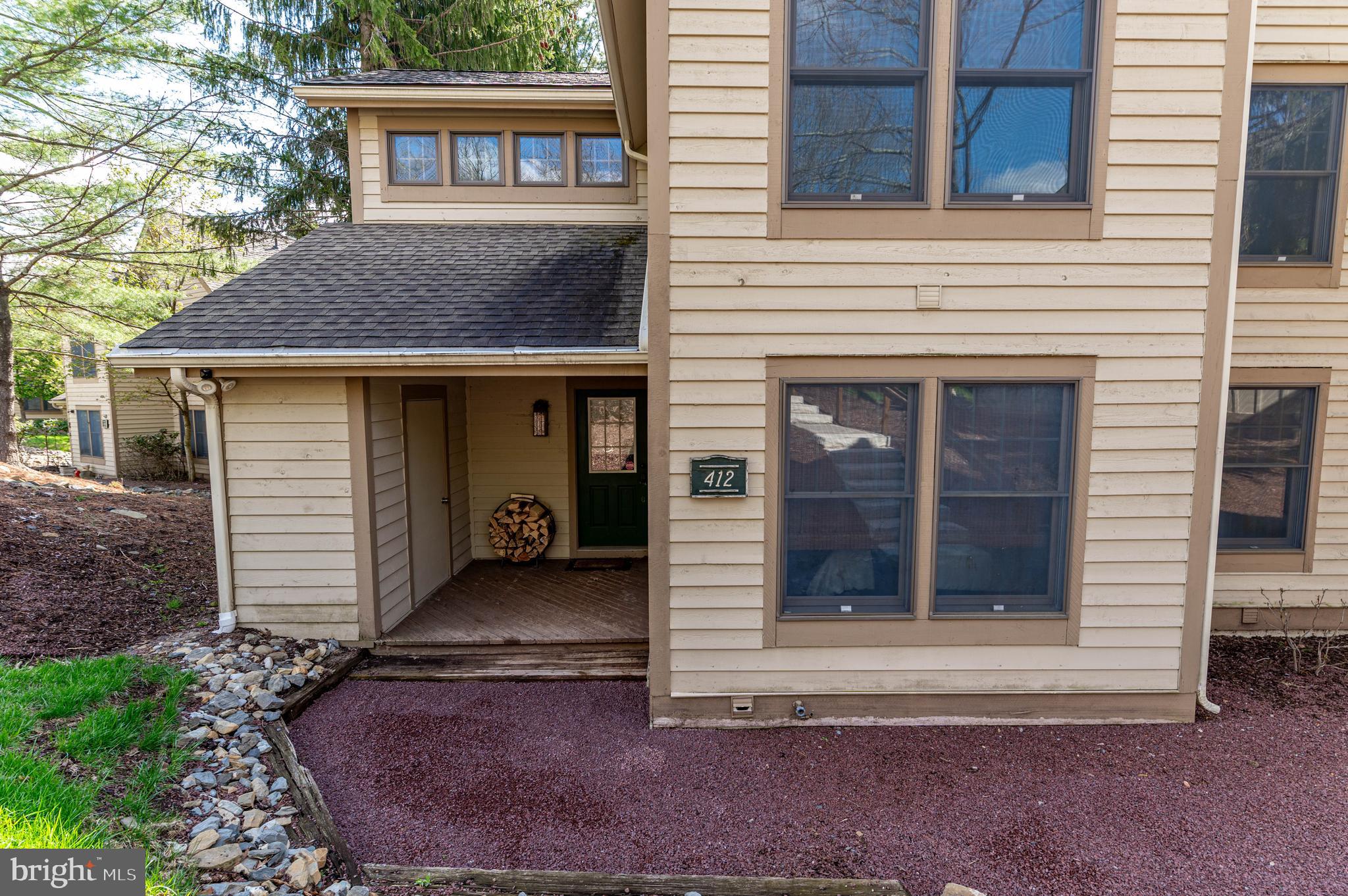412 HICKORY DRIVE