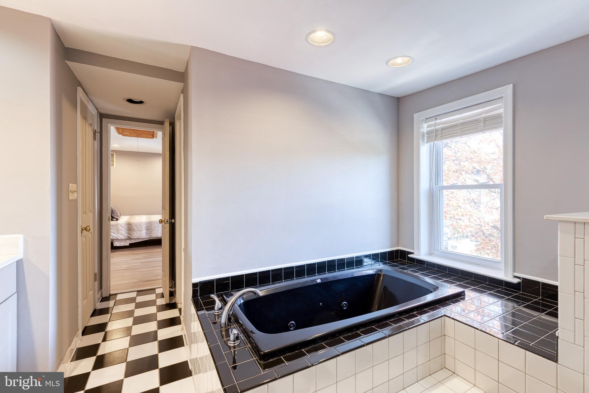 FEDERAL HILL HISTORIC DISTRICT - Residential Lease