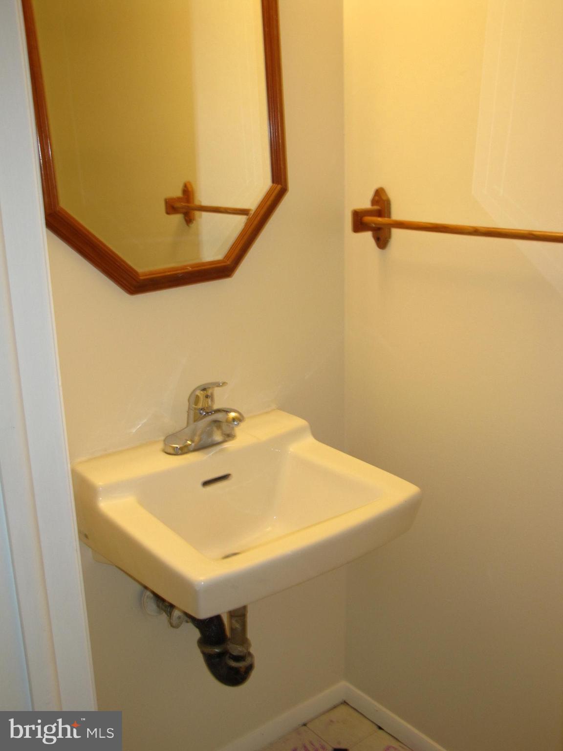 LITTLE ROCKY RUN - Residential Lease