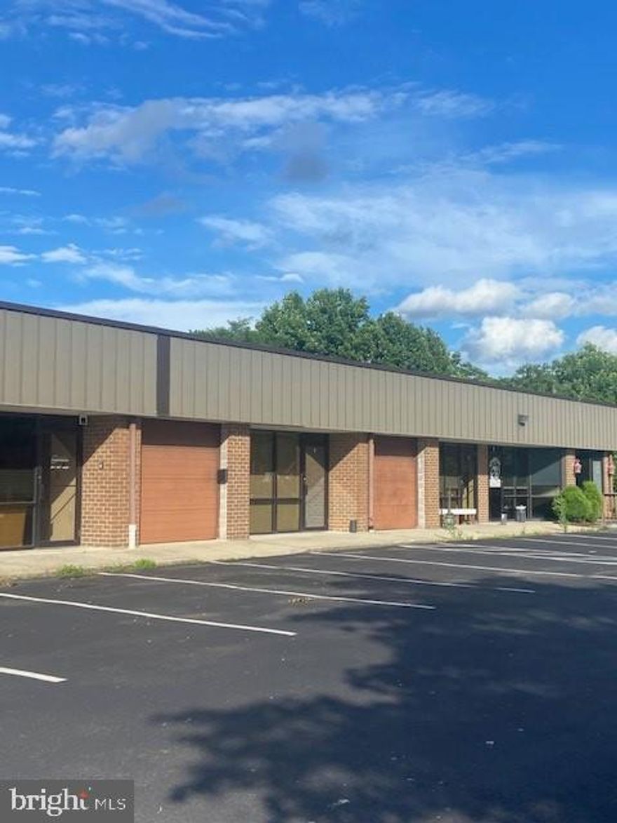 Great space and location, has frontage on route 355, located at the Frederick/Montgomery Cty line and approximately 1 & 1/4 miles to I270. Space is a mixture of office and warehouse. The Limited Industrial (LI) zoning allows for a variety of different use types.