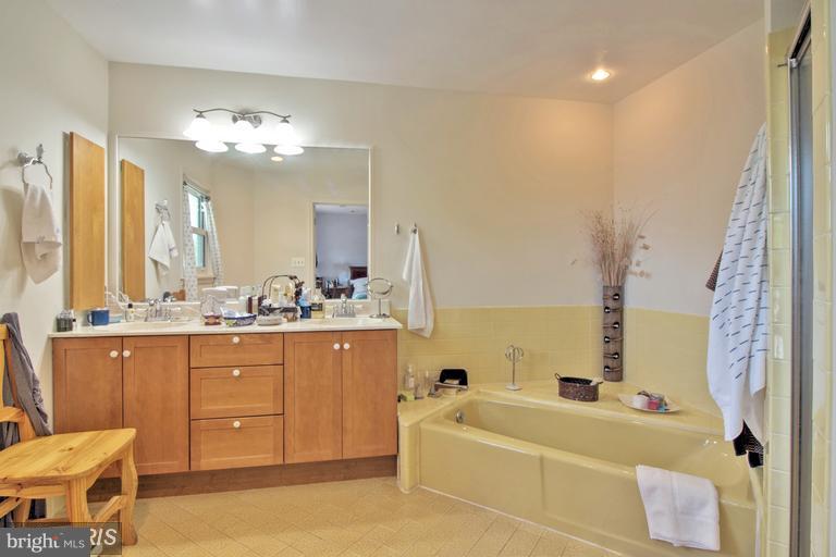 NORTH BARCROFT - Residential Lease