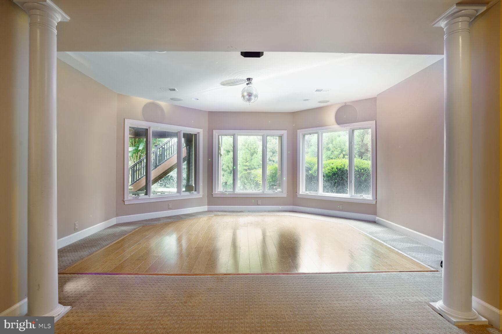 GREAT FALLS VILLAGE CENTRE - Residential