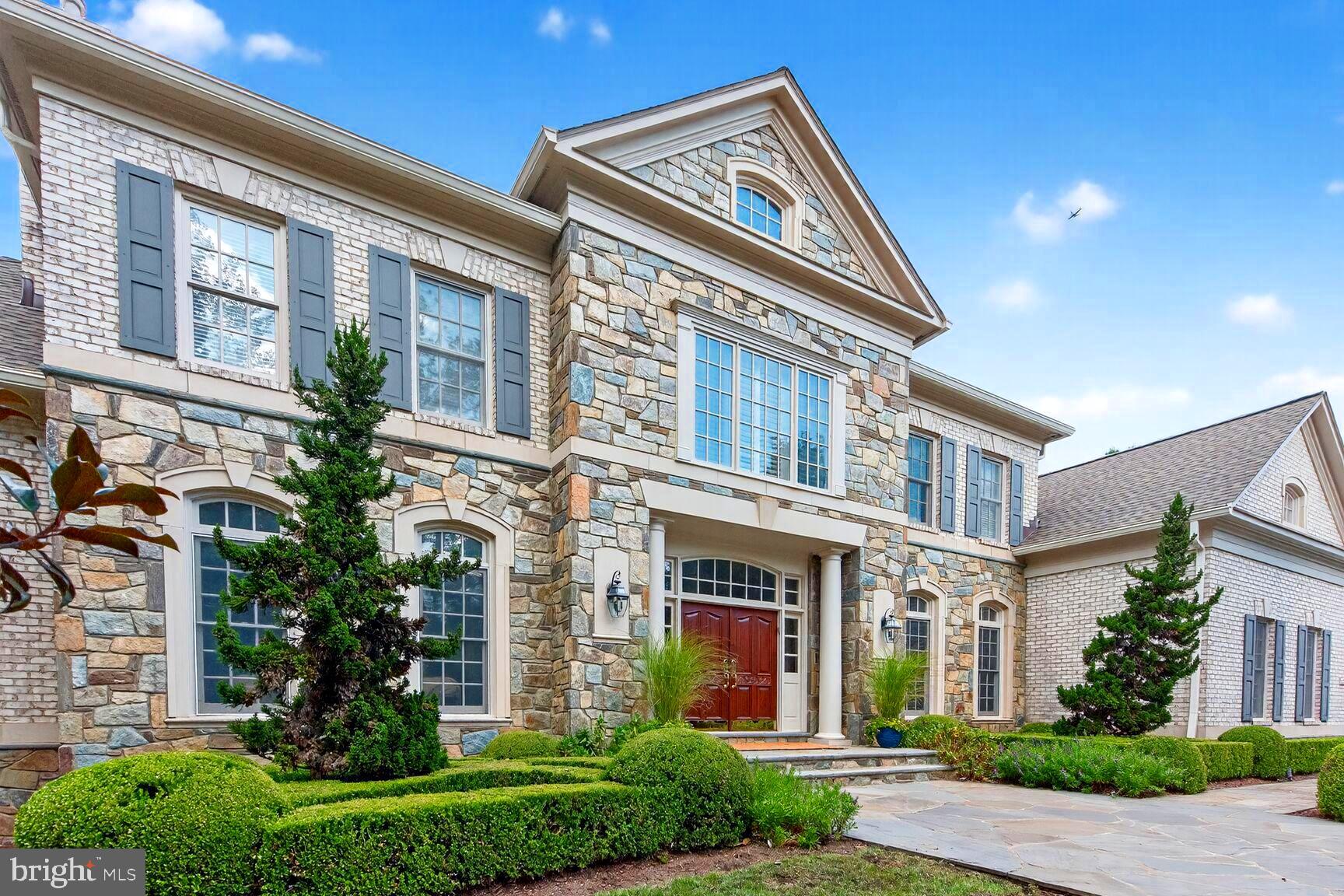 9864 WALKER GLEN COURT