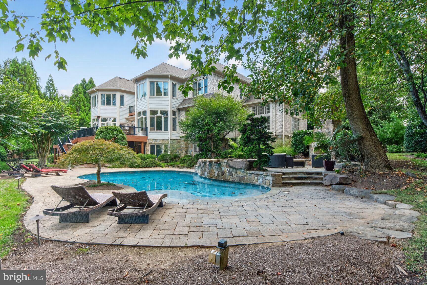 GREAT FALLS VILLAGE CENTRE - Residential