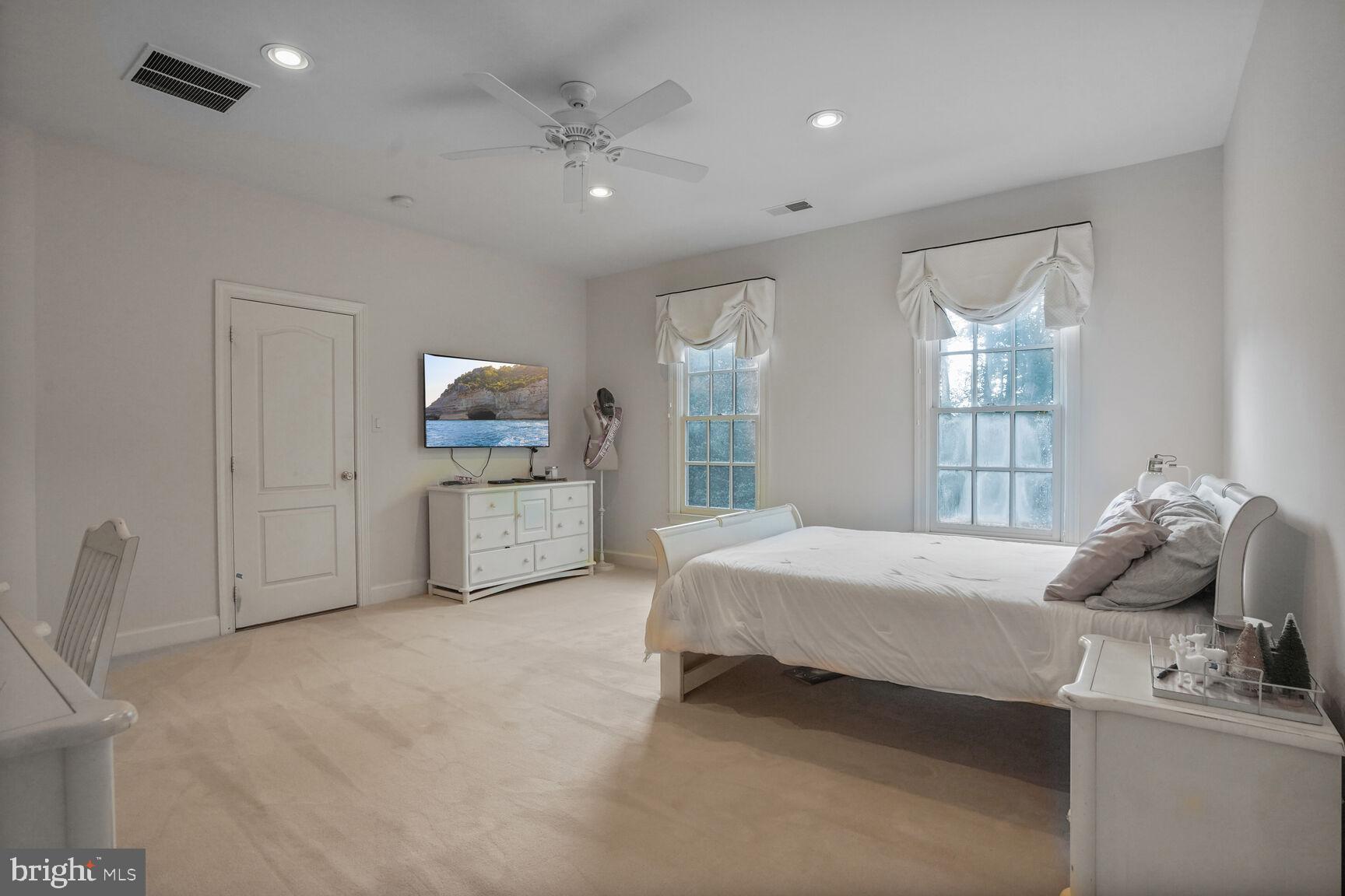 GREAT FALLS VILLAGE CENTRE - Residential