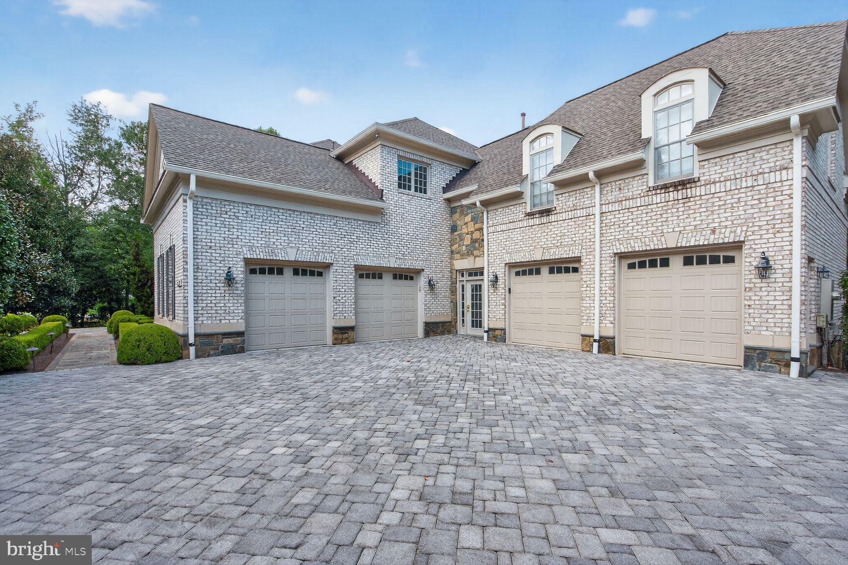 GREAT FALLS VILLAGE CENTRE - Residential