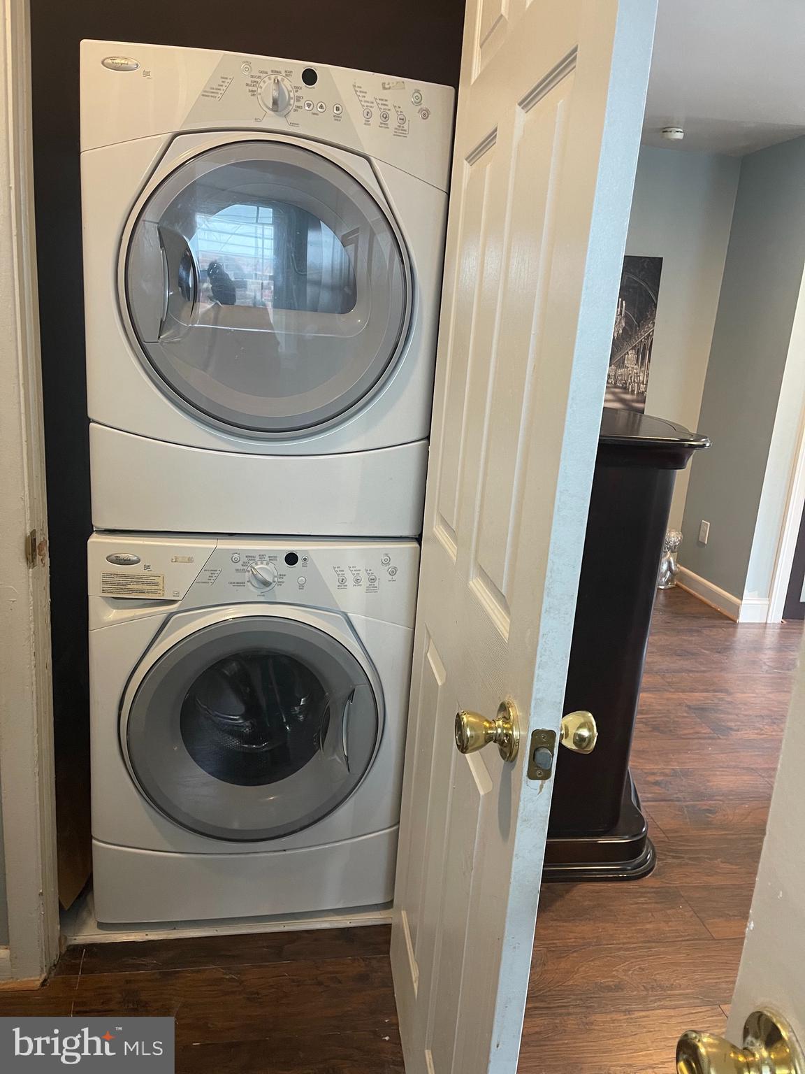 GLASSMANOR - Residential Lease