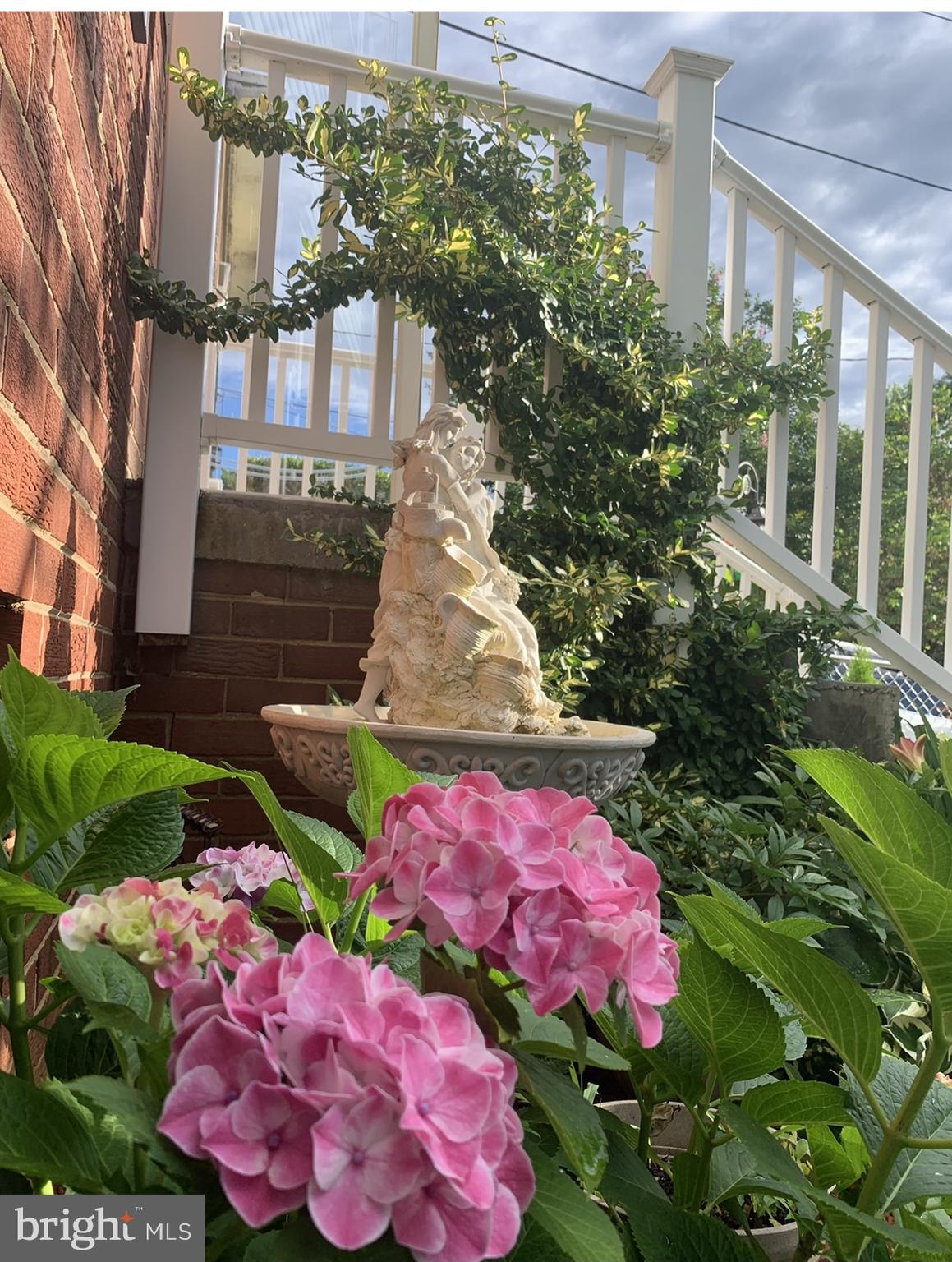 GLASSMANOR - Residential Lease