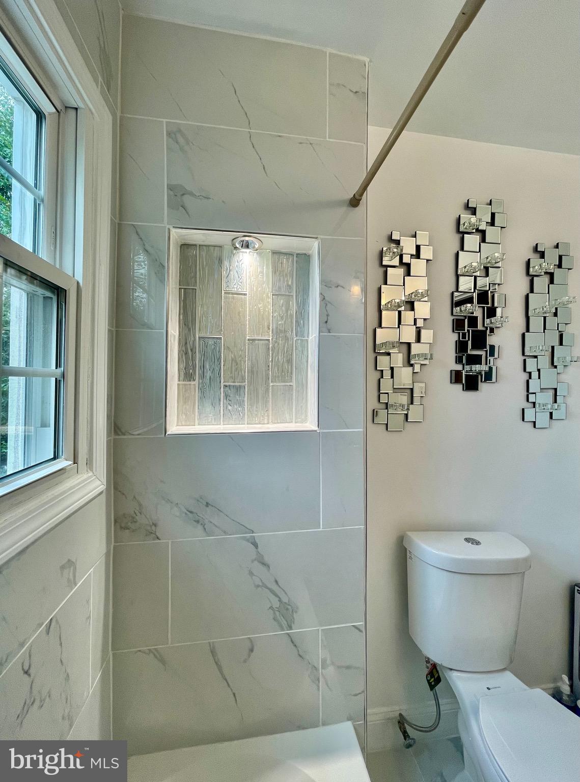 GLASSMANOR - Residential Lease