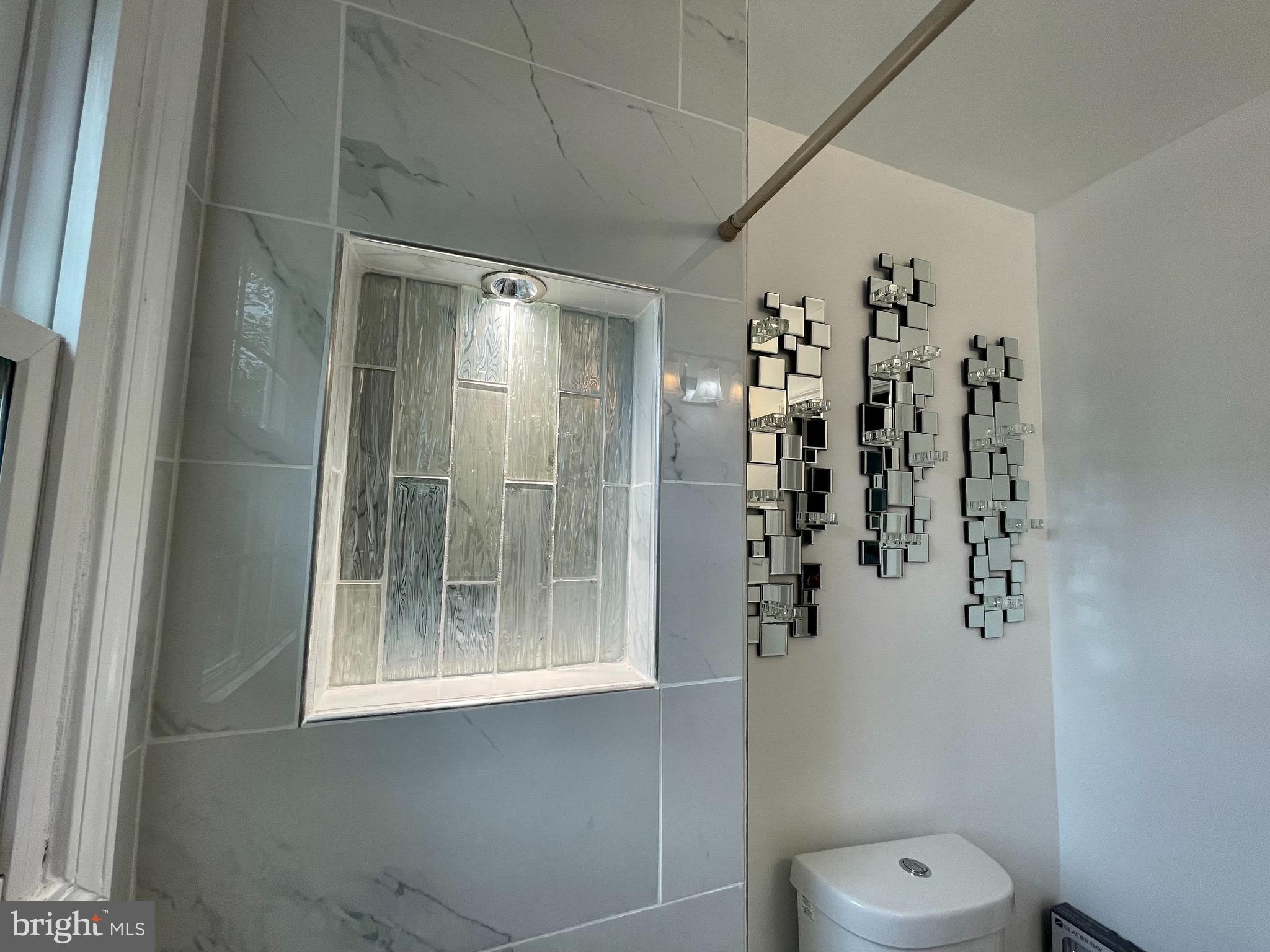 GLASSMANOR - Residential Lease