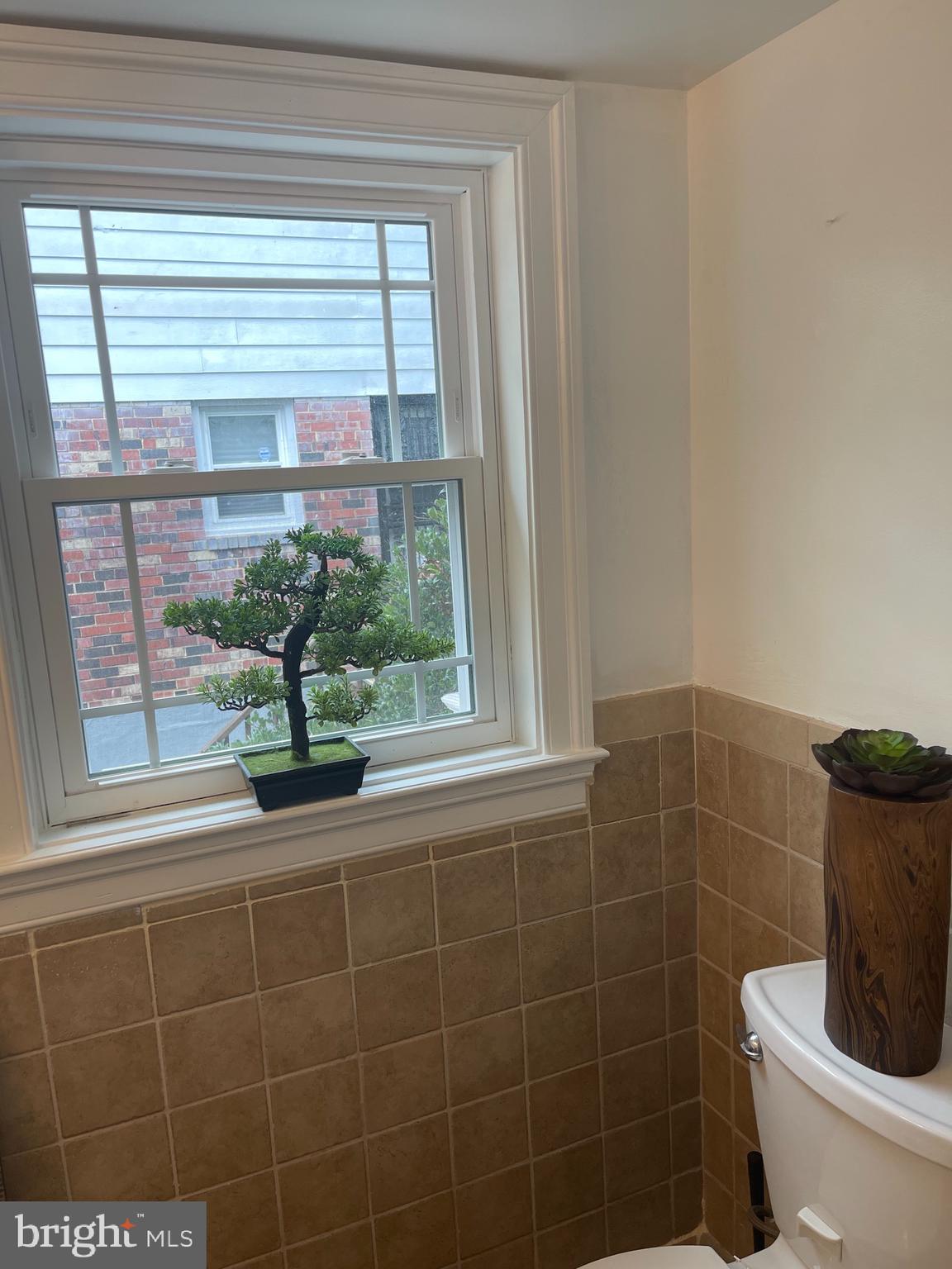 GLASSMANOR - Residential Lease