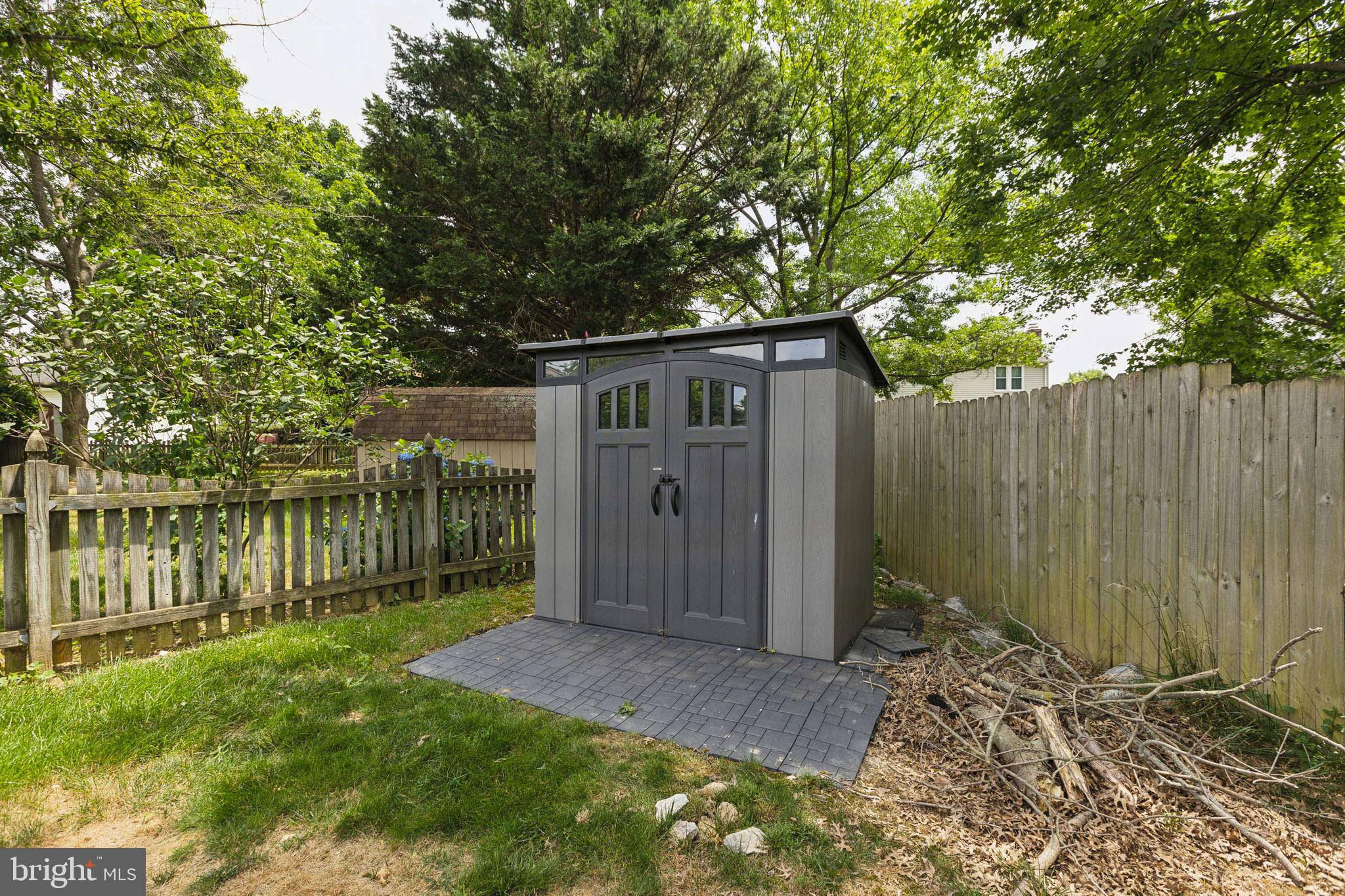 GLADE MANOR - Residential