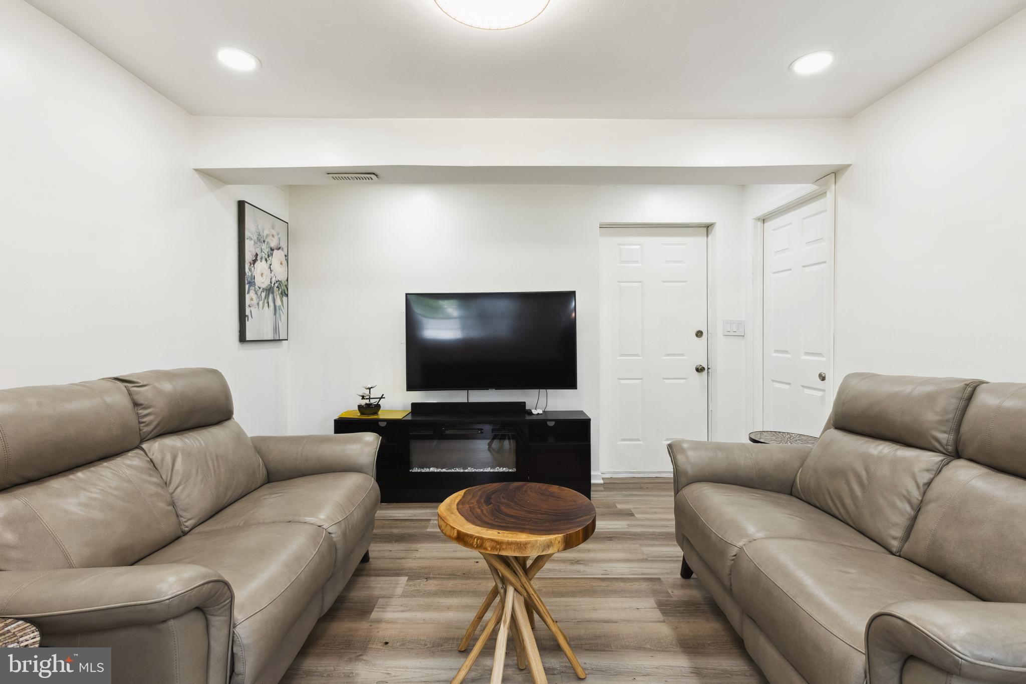 GLADE MANOR - Residential