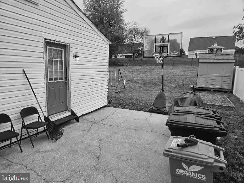 ROLLING ACRES - Residential Lease