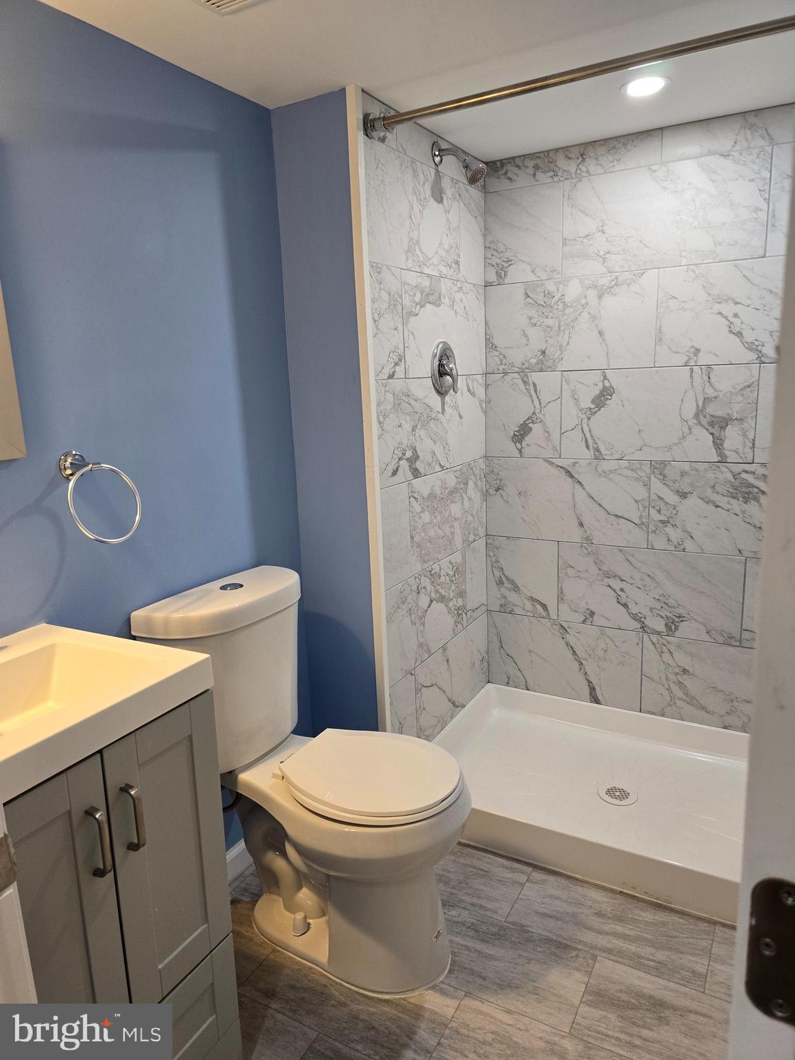 ROLLING ACRES - Residential Lease