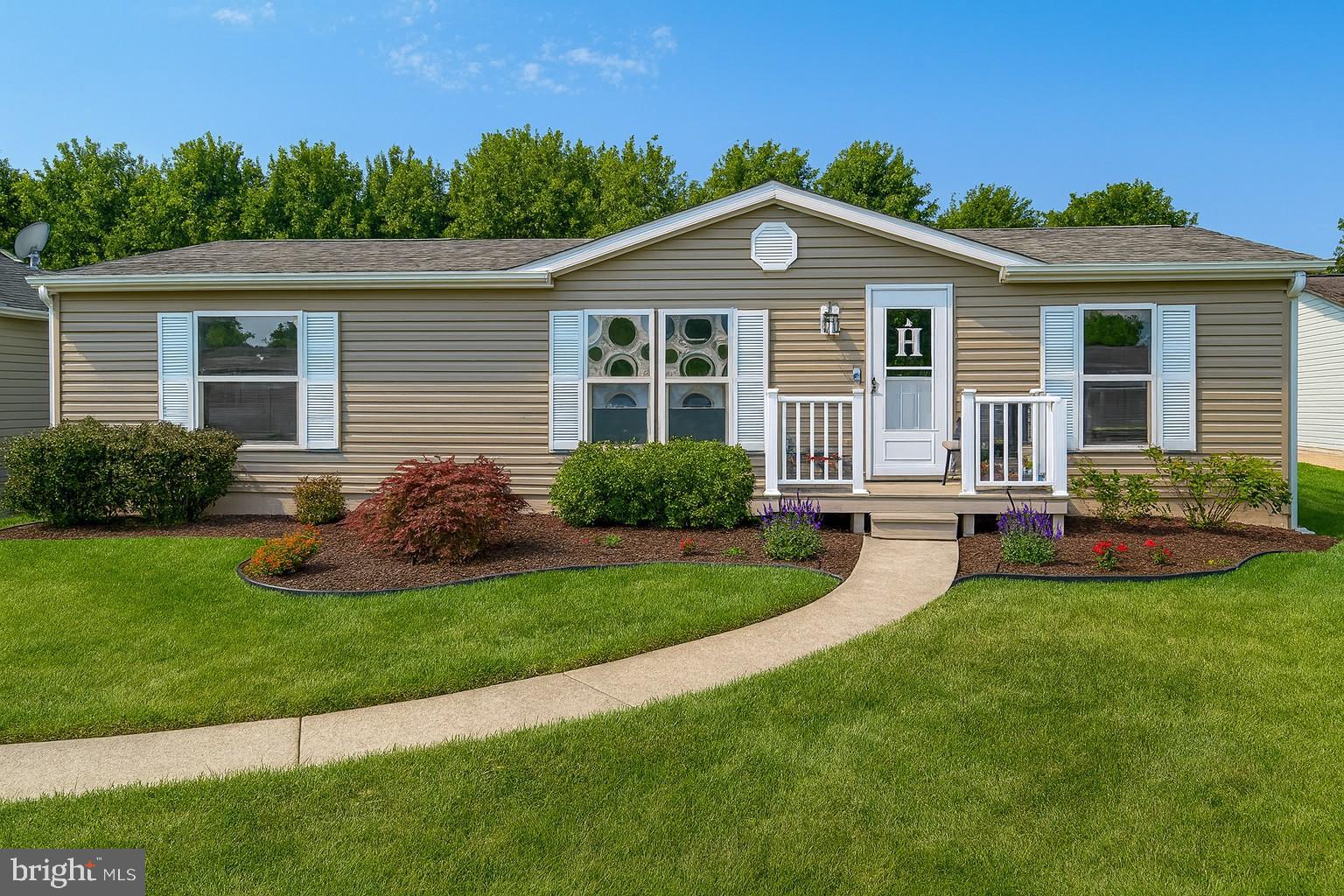 LEISURE LIVING ESTATES - Residential