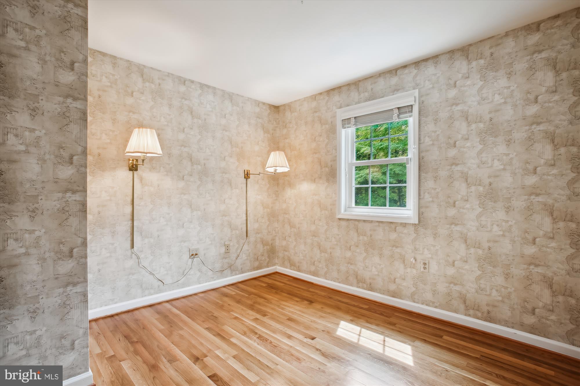 HAMPTON WOODS EAST - Residential