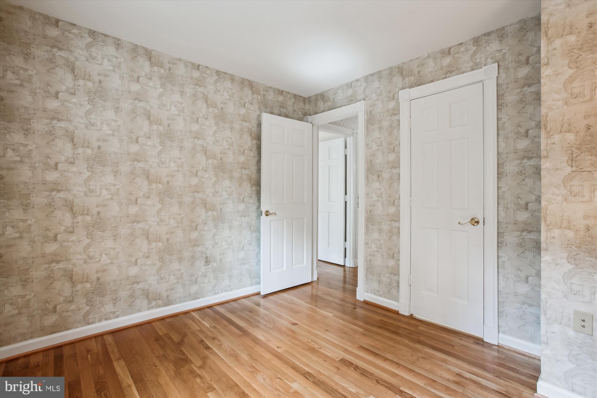 HAMPTON WOODS EAST - Residential