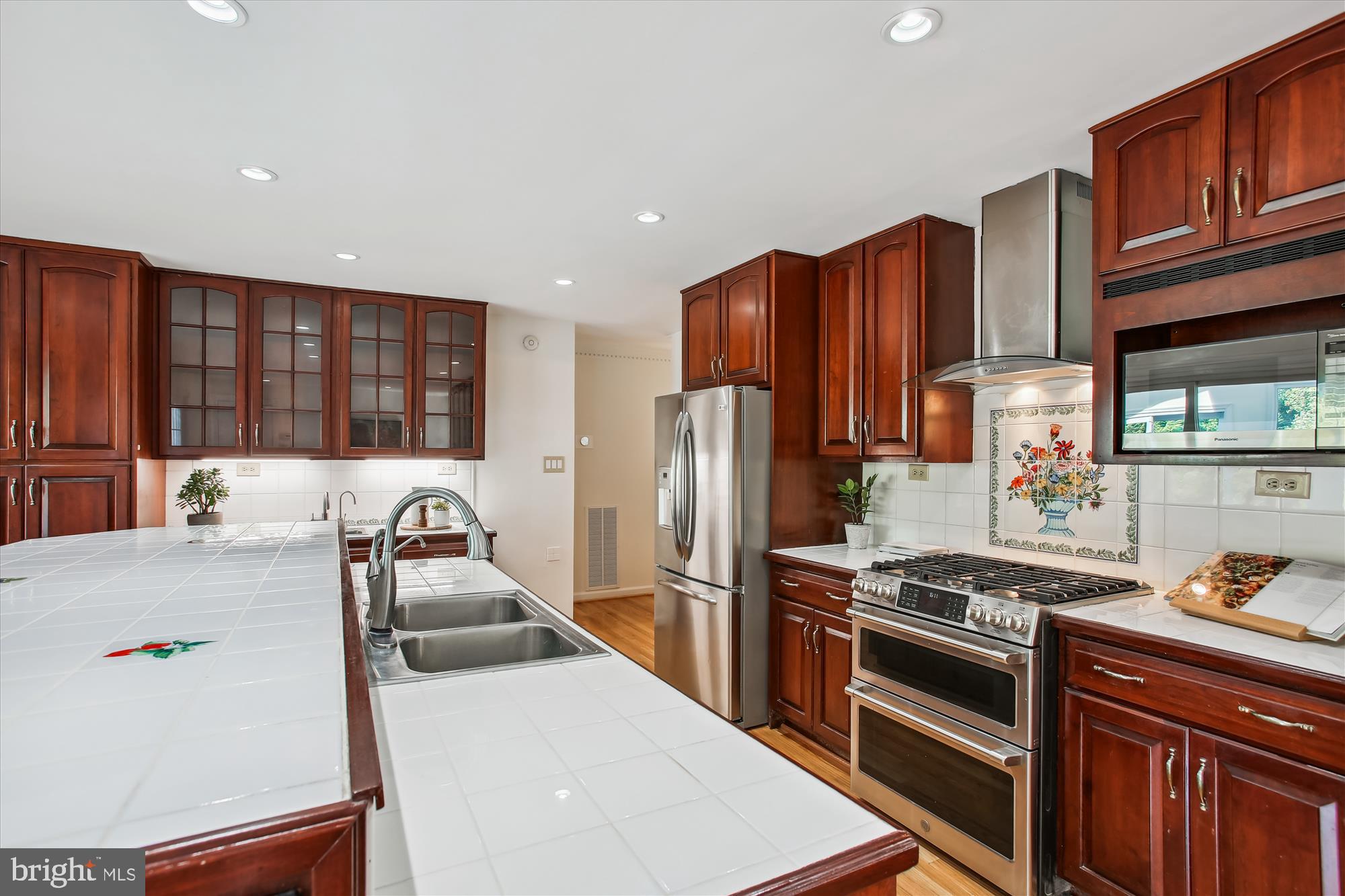 HAMPTON WOODS EAST - Residential