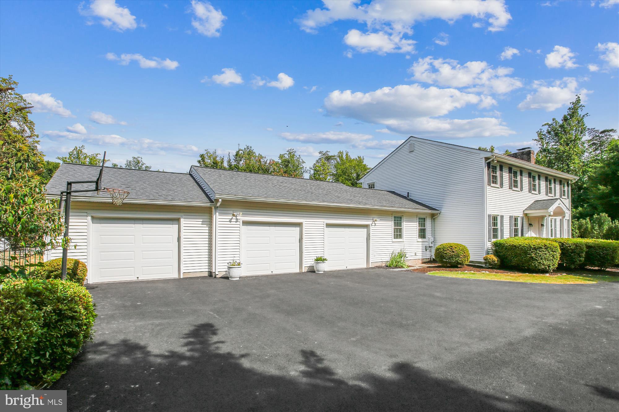 HAMPTON WOODS EAST - Residential