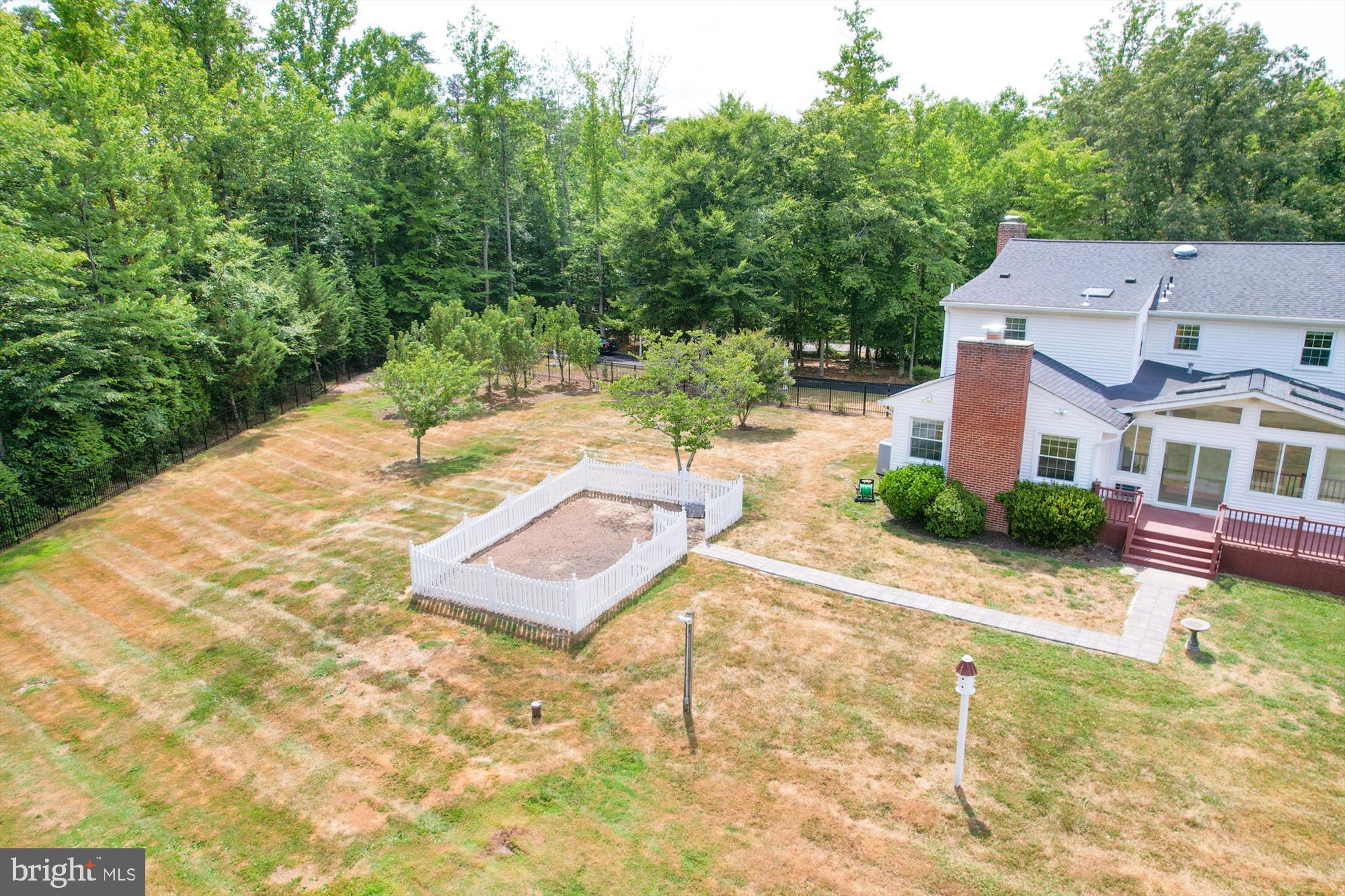 HAMPTON WOODS EAST - Residential