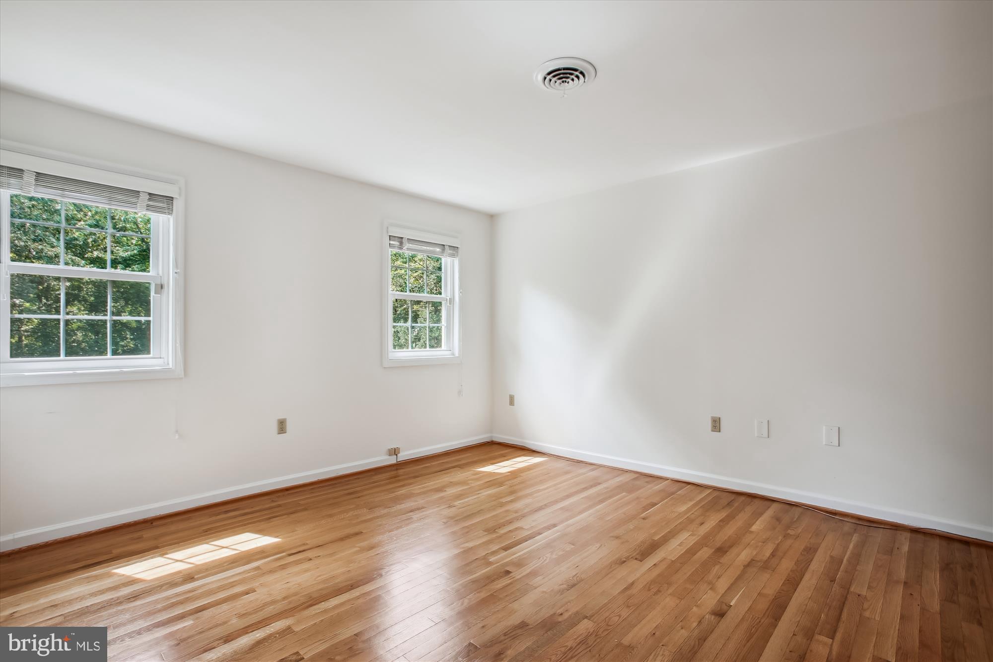 HAMPTON WOODS EAST - Residential