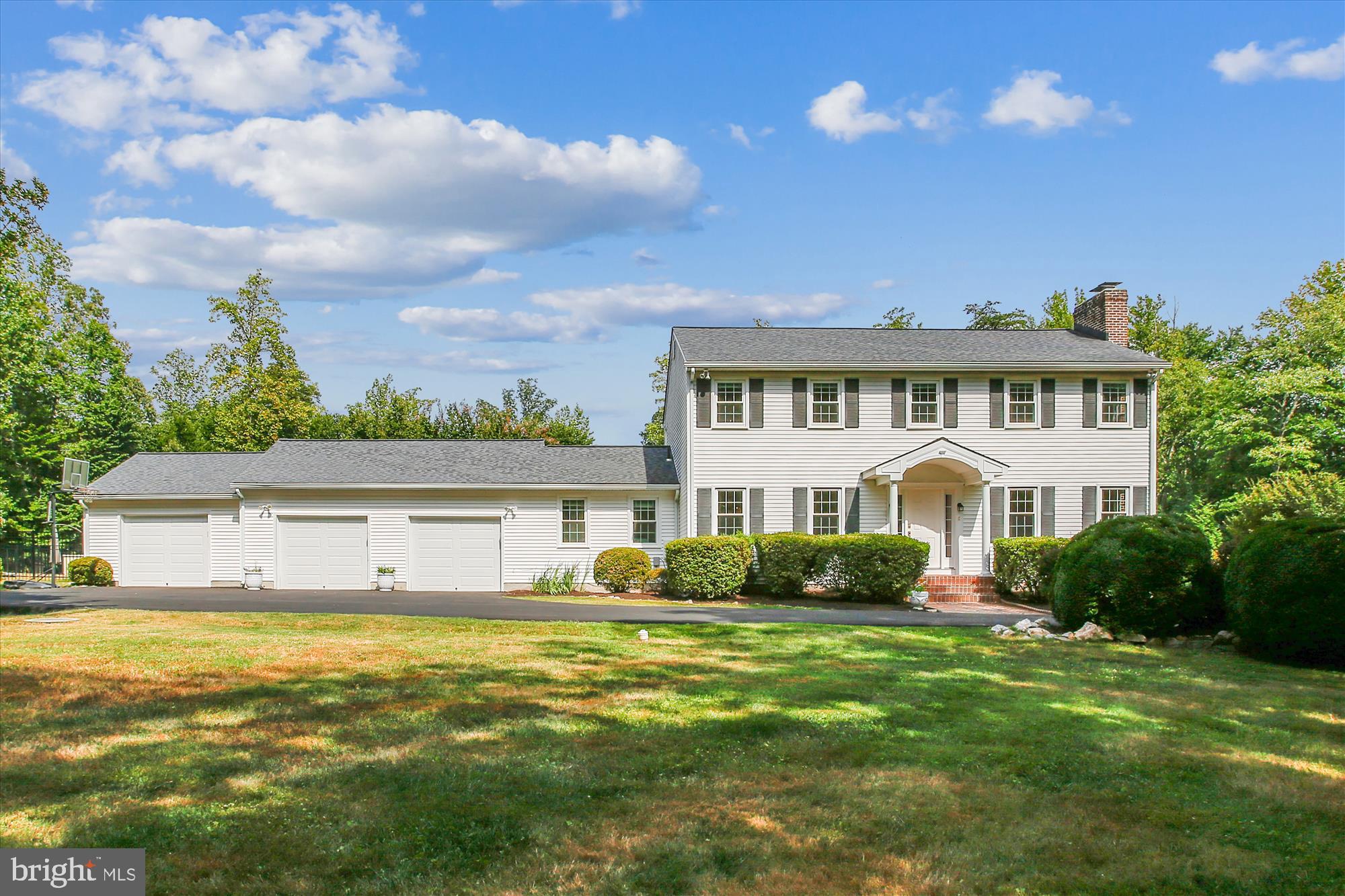 HAMPTON WOODS EAST - Residential