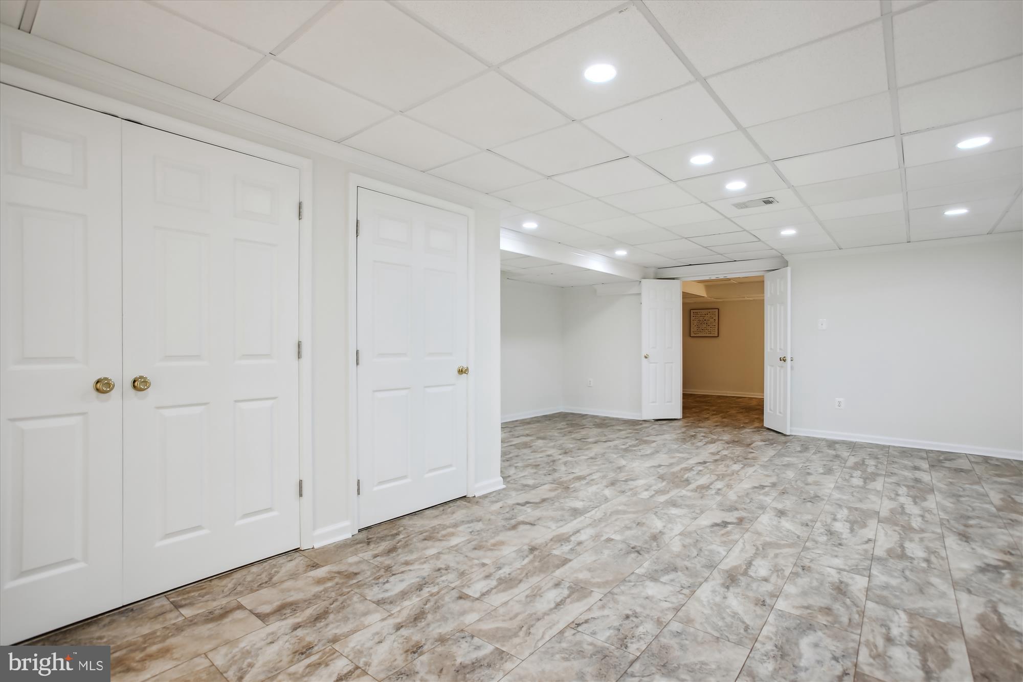 HAMPTON WOODS EAST - Residential