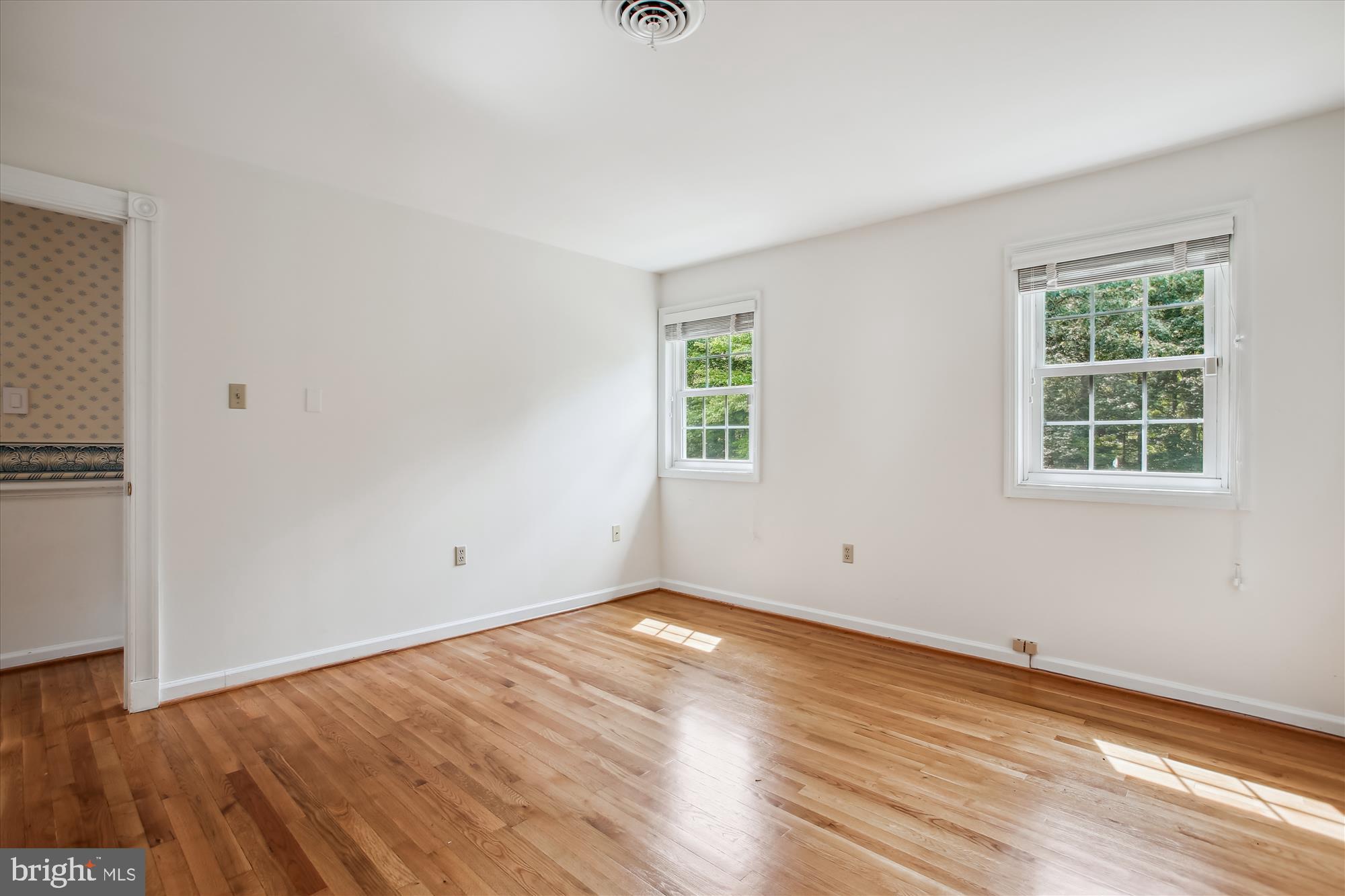 HAMPTON WOODS EAST - Residential