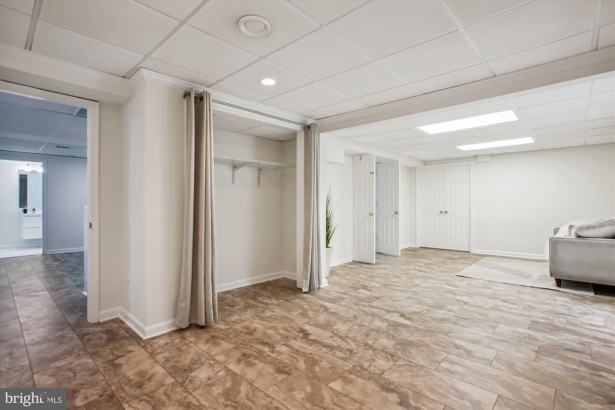 HAMPTON WOODS EAST - Residential