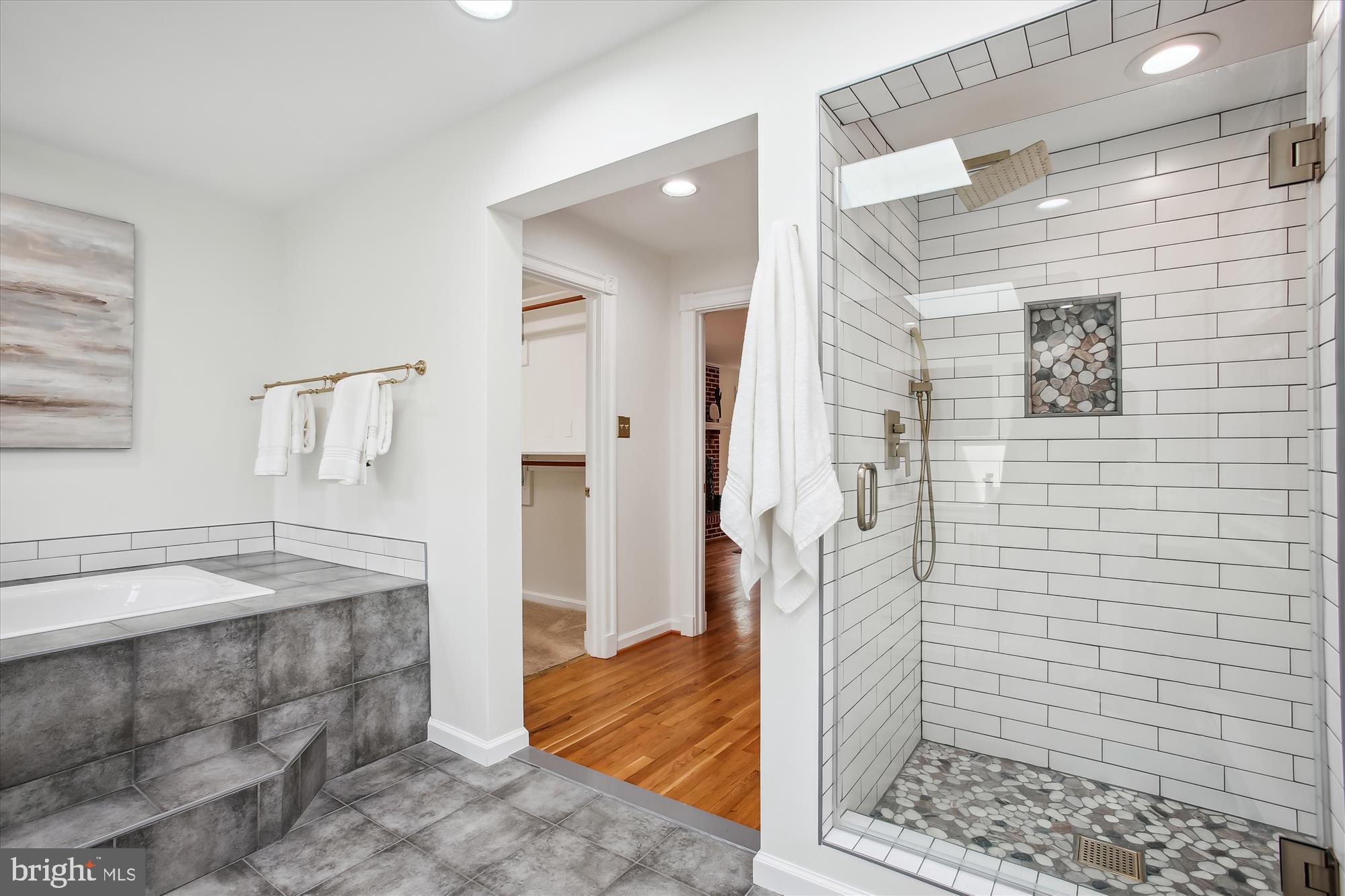 HAMPTON WOODS EAST - Residential