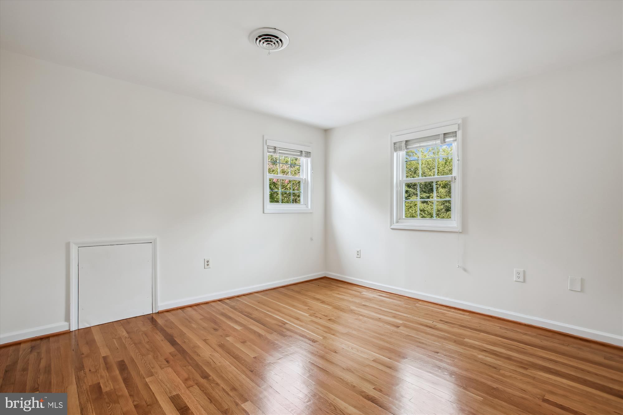 HAMPTON WOODS EAST - Residential