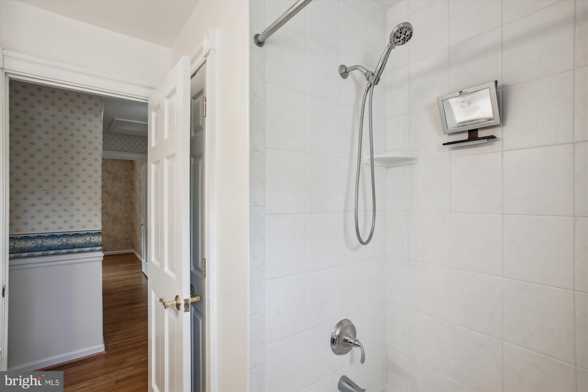 HAMPTON WOODS EAST - Residential