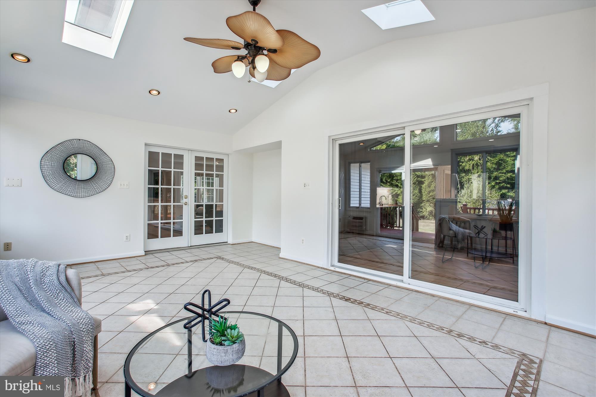 HAMPTON WOODS EAST - Residential