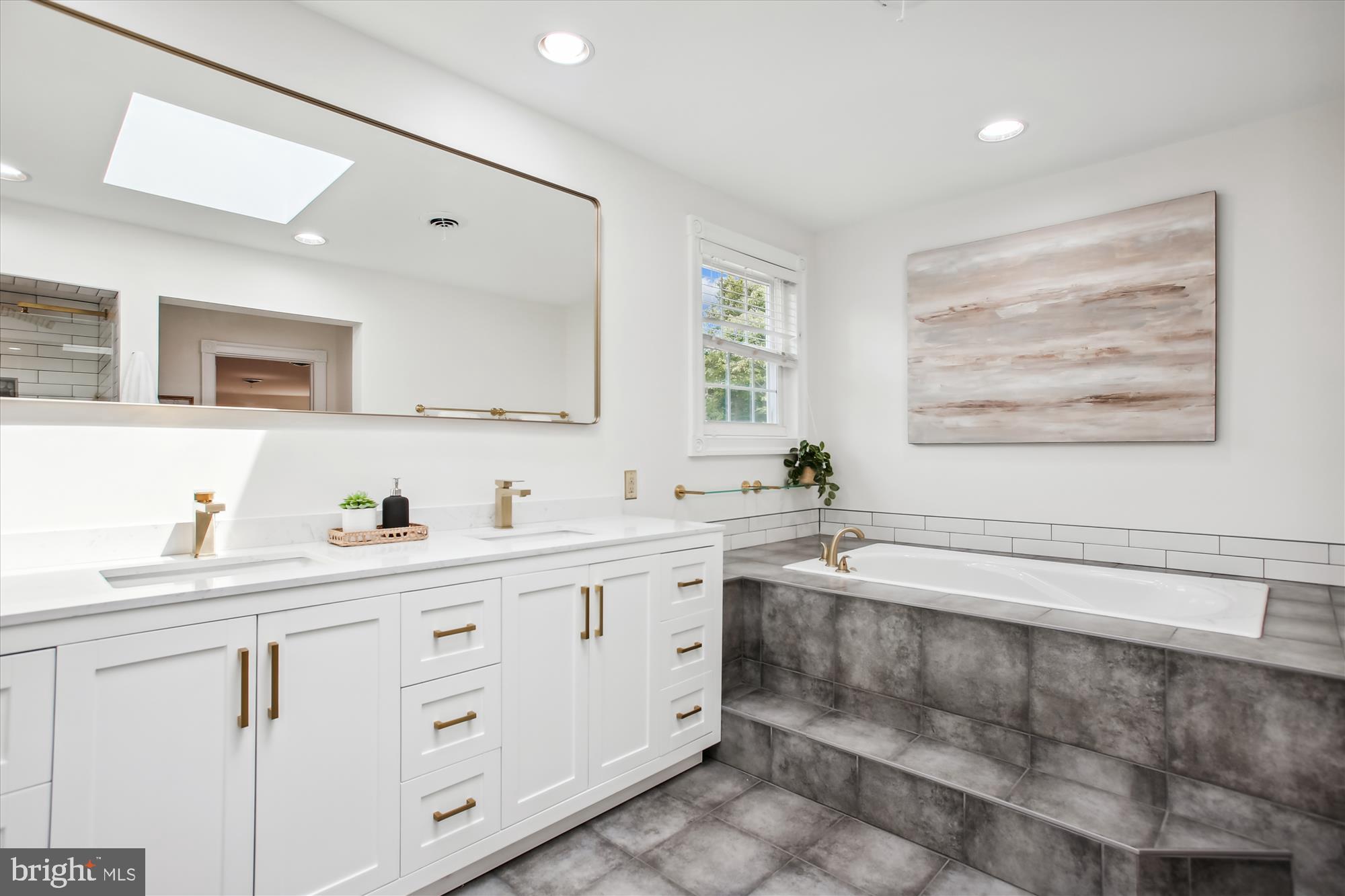 HAMPTON WOODS EAST - Residential