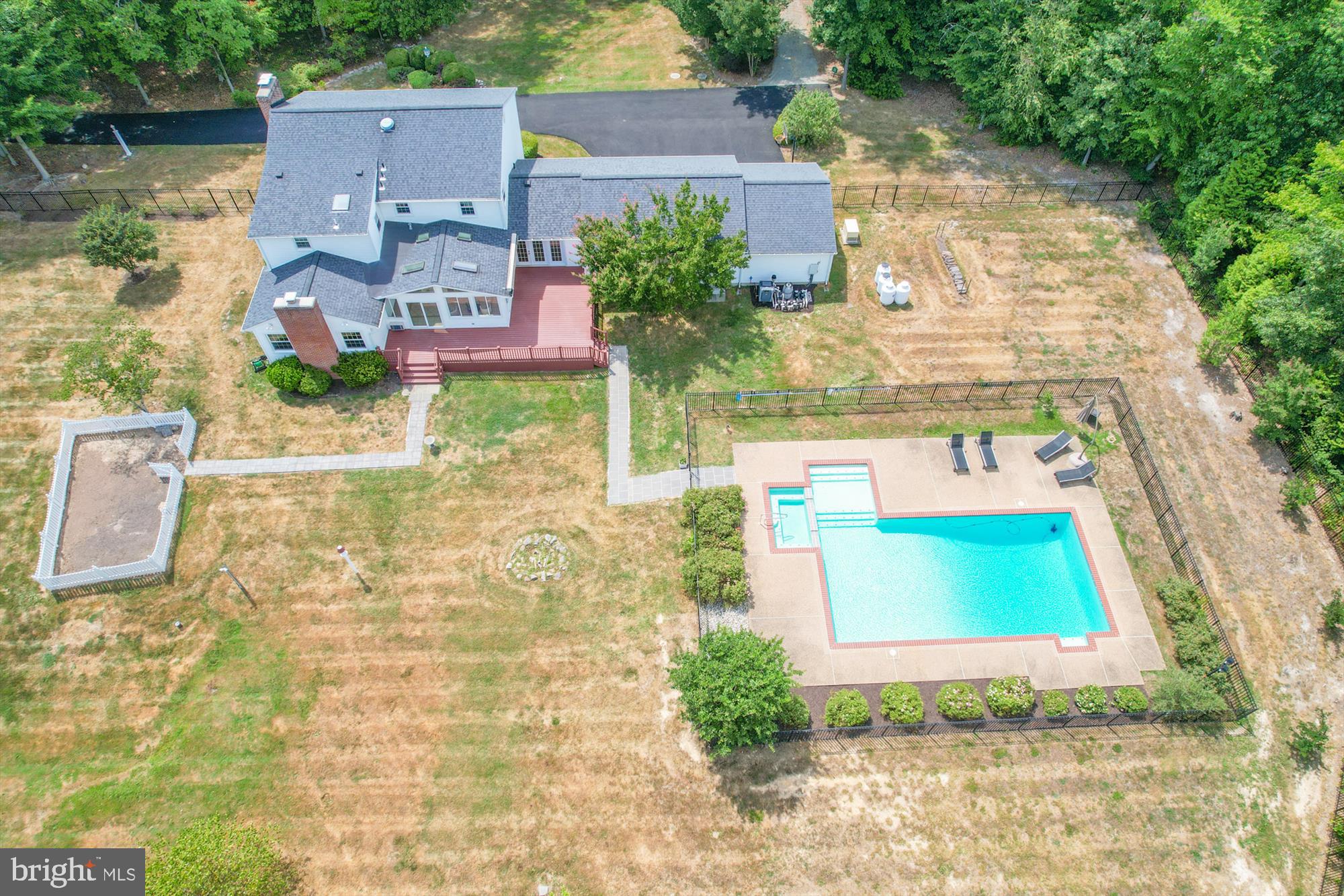 HAMPTON WOODS EAST - Residential