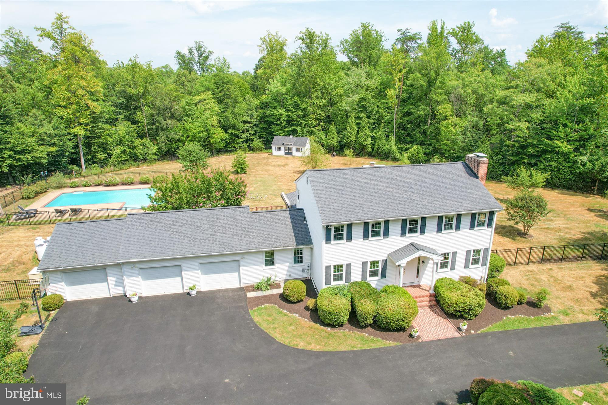 HAMPTON WOODS EAST - Residential