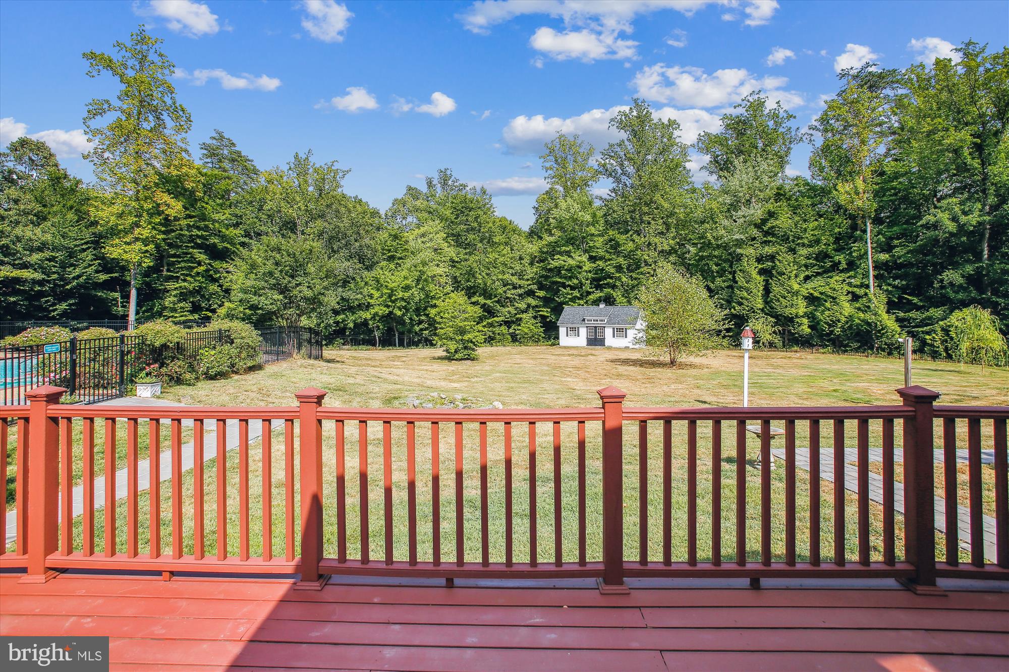 HAMPTON WOODS EAST - Residential