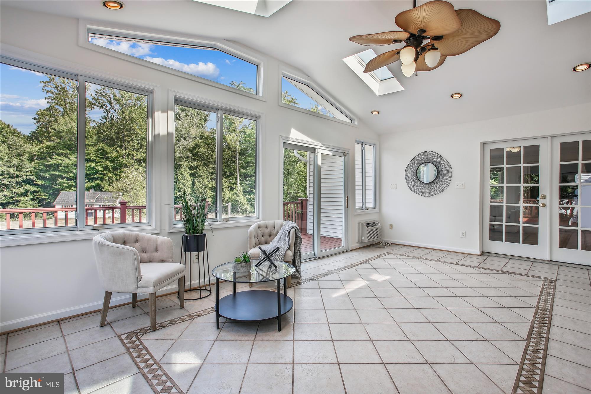 HAMPTON WOODS EAST - Residential