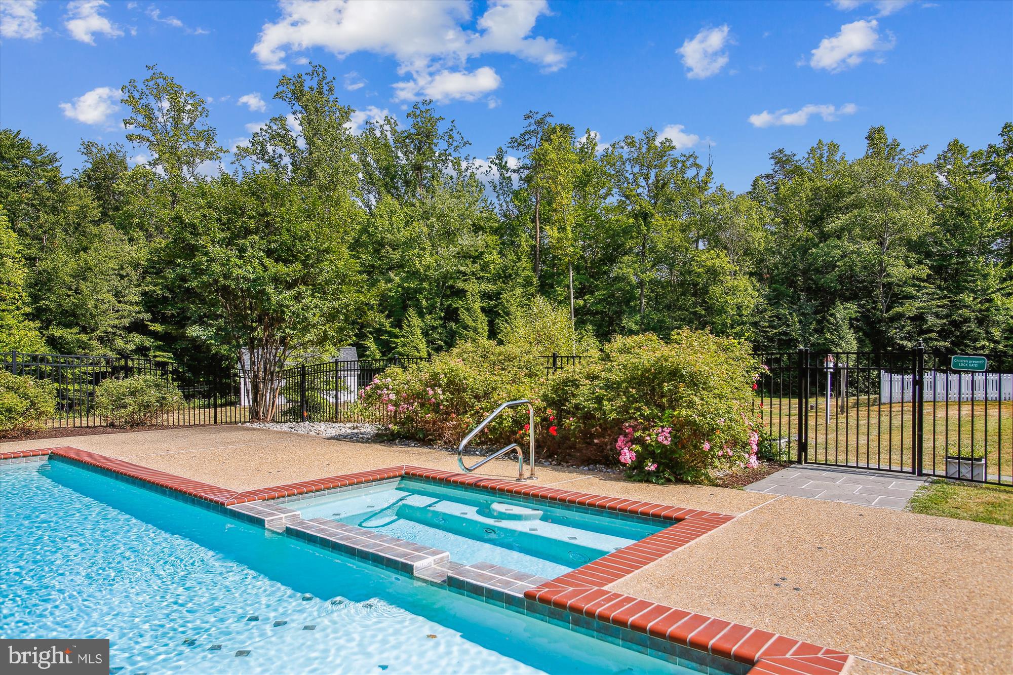 HAMPTON WOODS EAST - Residential