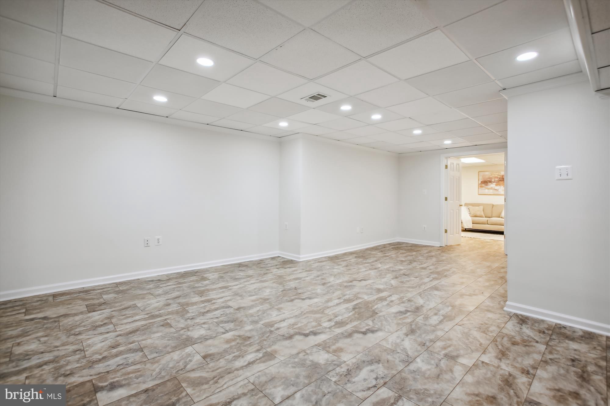 HAMPTON WOODS EAST - Residential