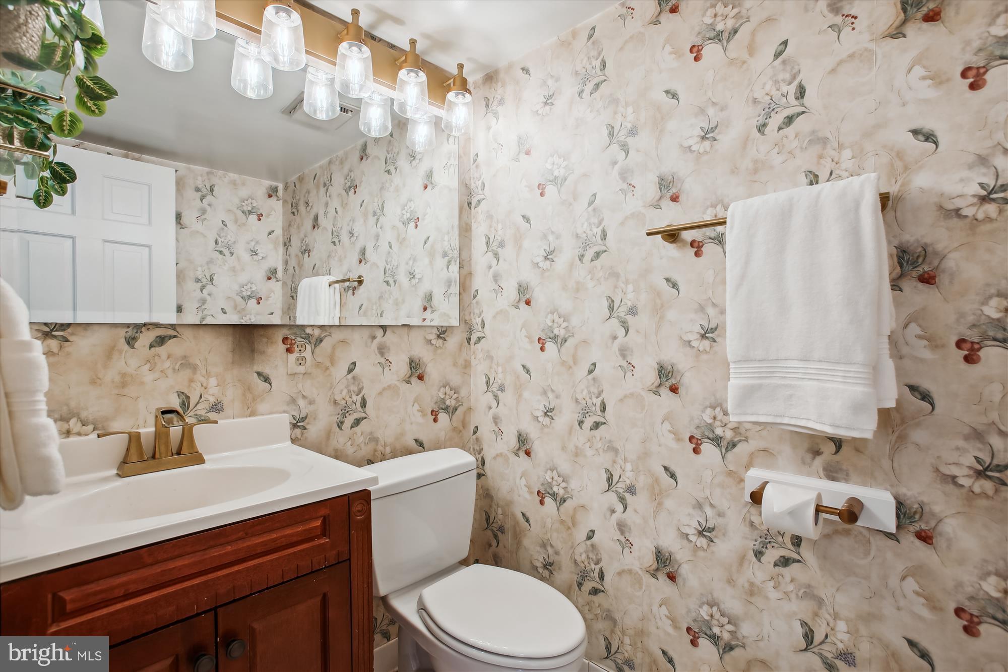 HAMPTON WOODS EAST - Residential